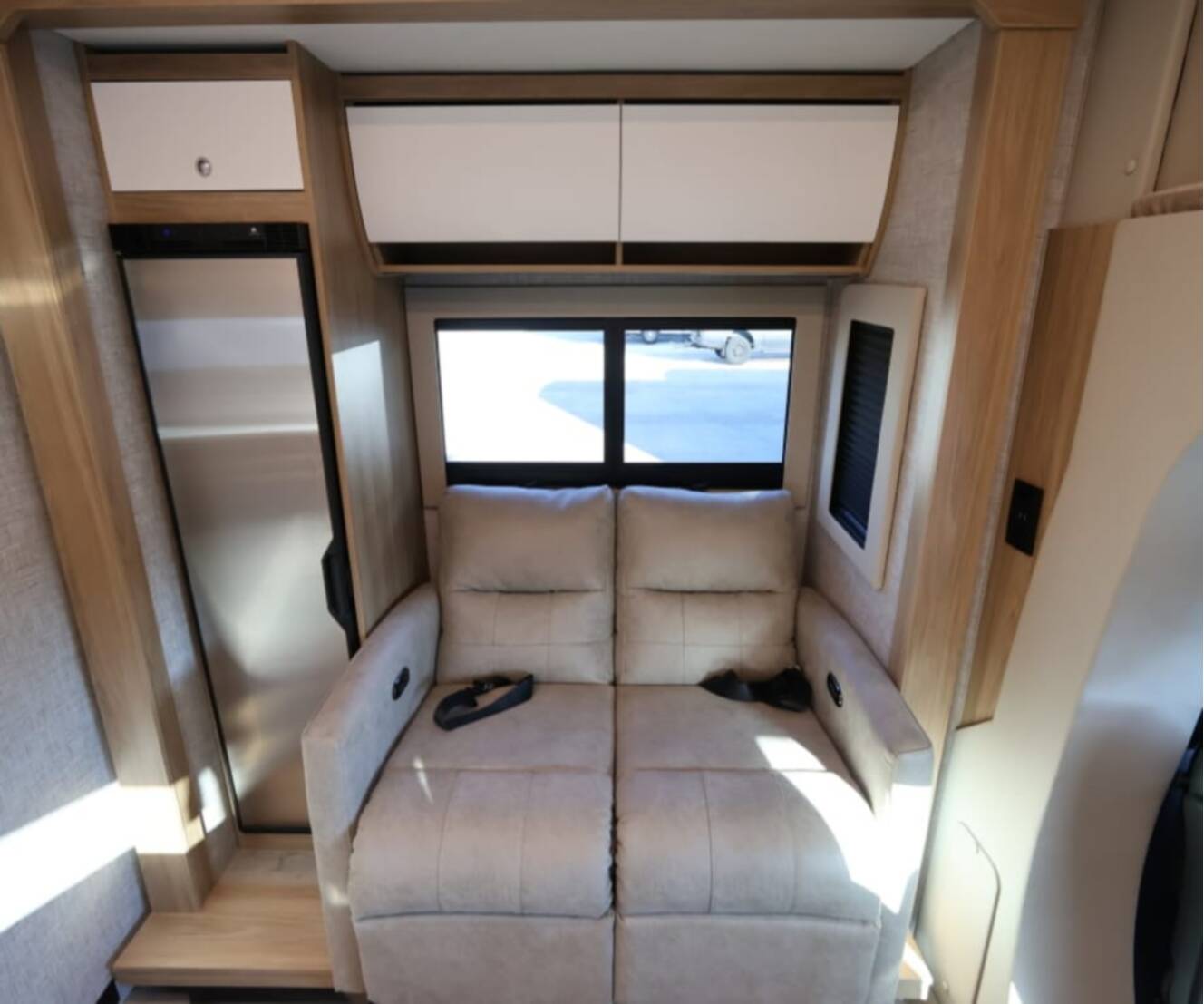 A photo of this 2027 Tiffin WAYFARER 25XLW