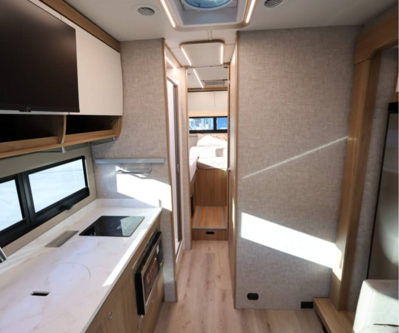 A photo of this 2027 Tiffin WAYFARER 25XLW