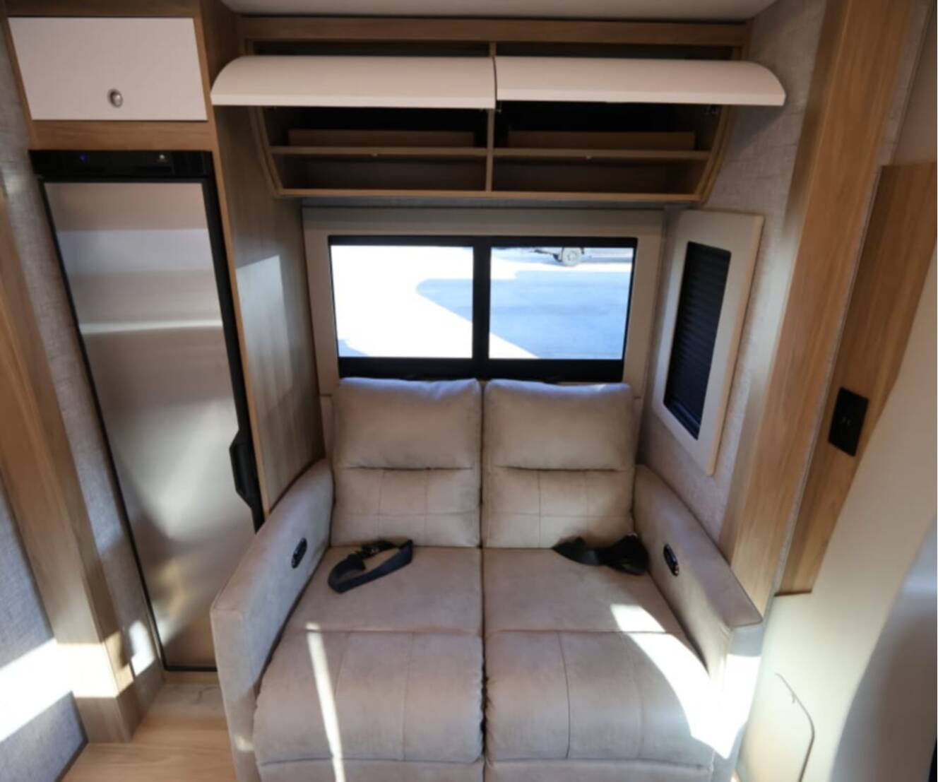 A photo of this 2027 Tiffin WAYFARER 25XLW
