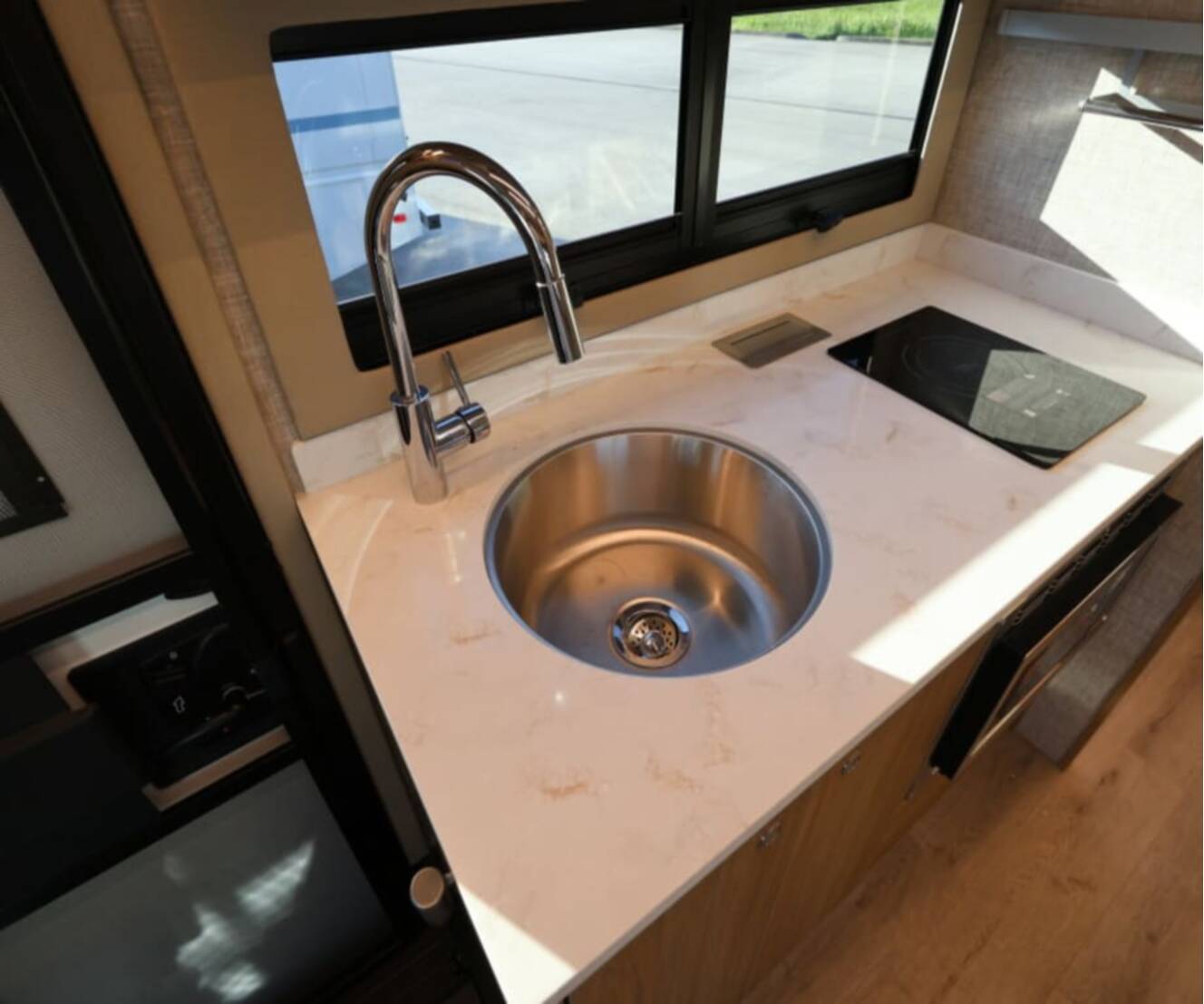 A photo of this 2027 Tiffin WAYFARER 25XLW