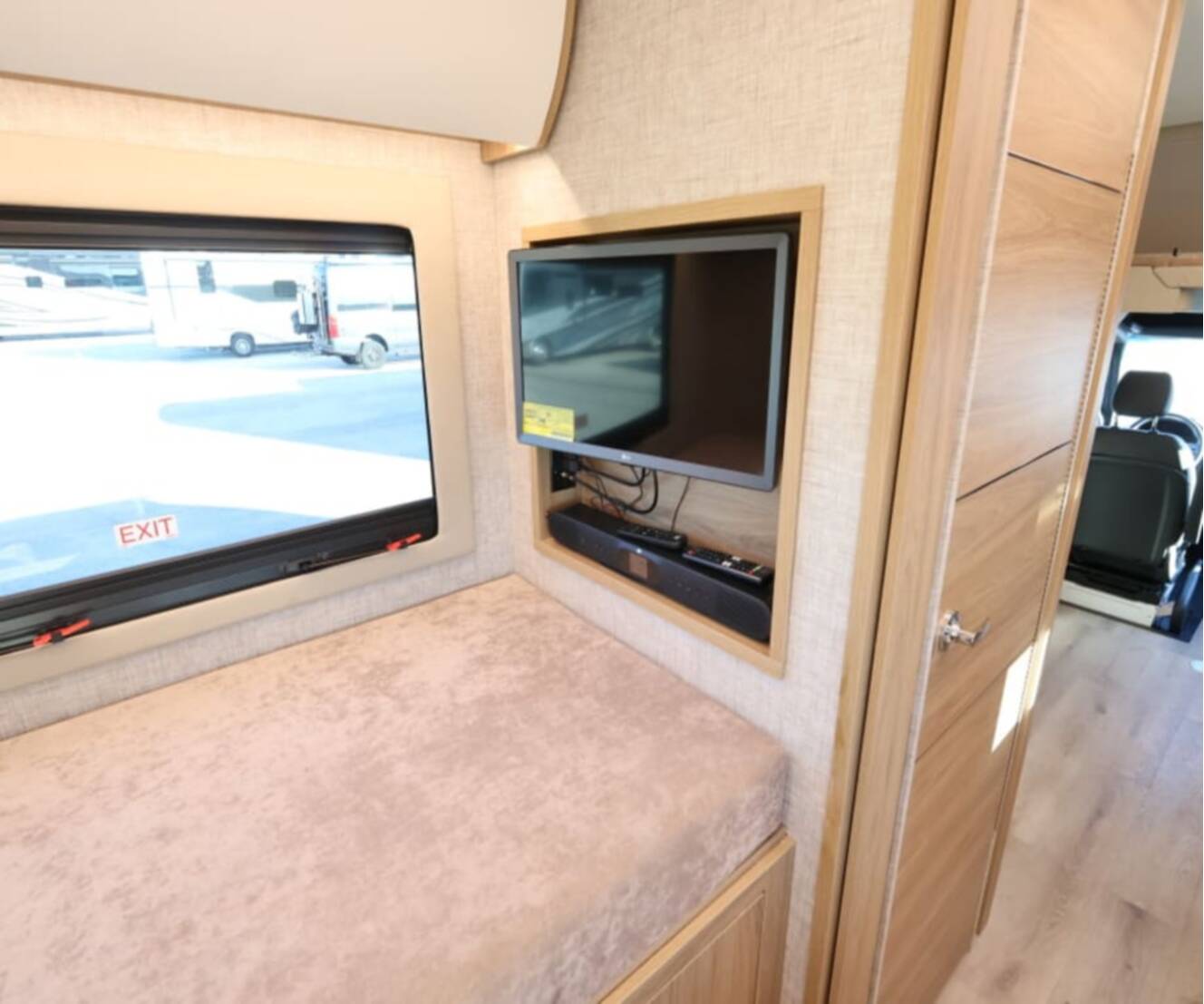 A photo of this 2027 Tiffin WAYFARER 25XLW