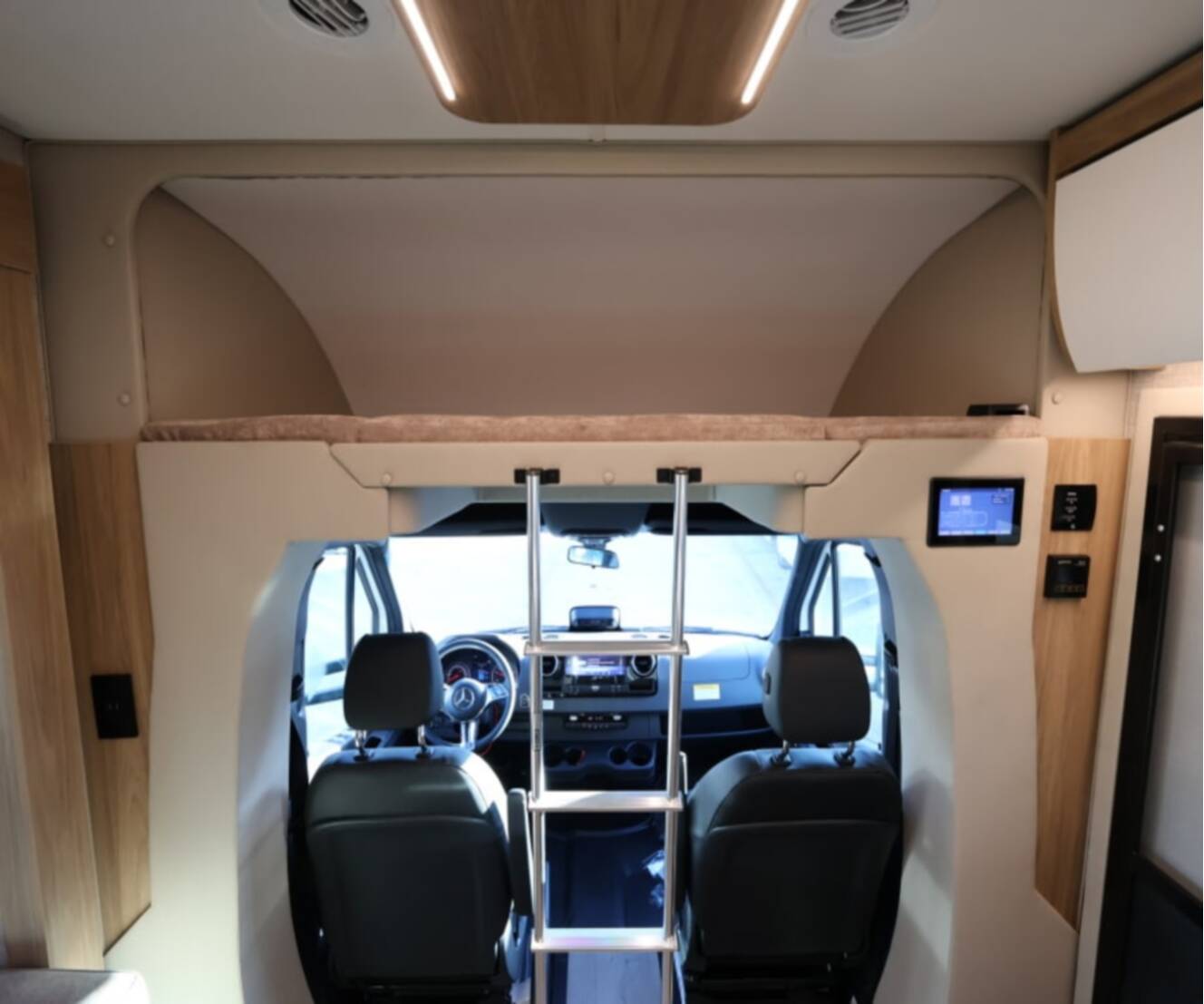 A photo of this 2027 Tiffin WAYFARER 25XLW
