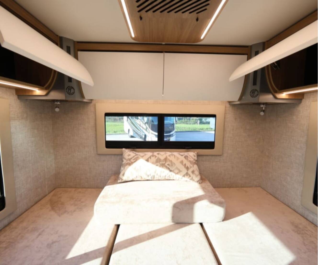 A photo of this 2027 Tiffin WAYFARER 25XLW