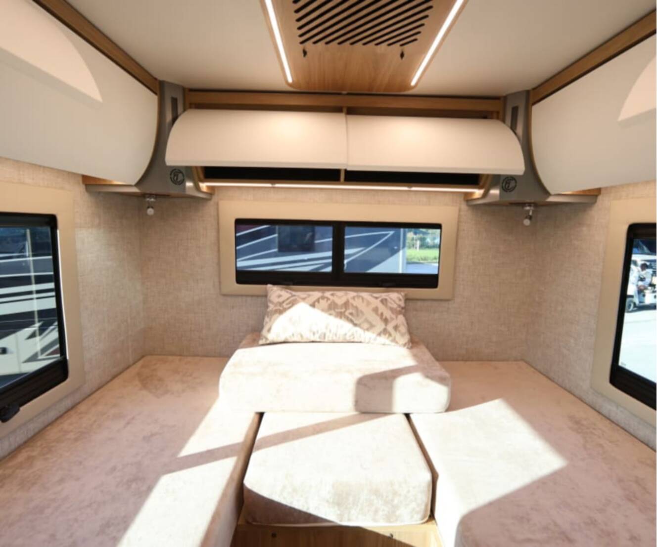 A photo of this 2027 Tiffin WAYFARER 25XLW
