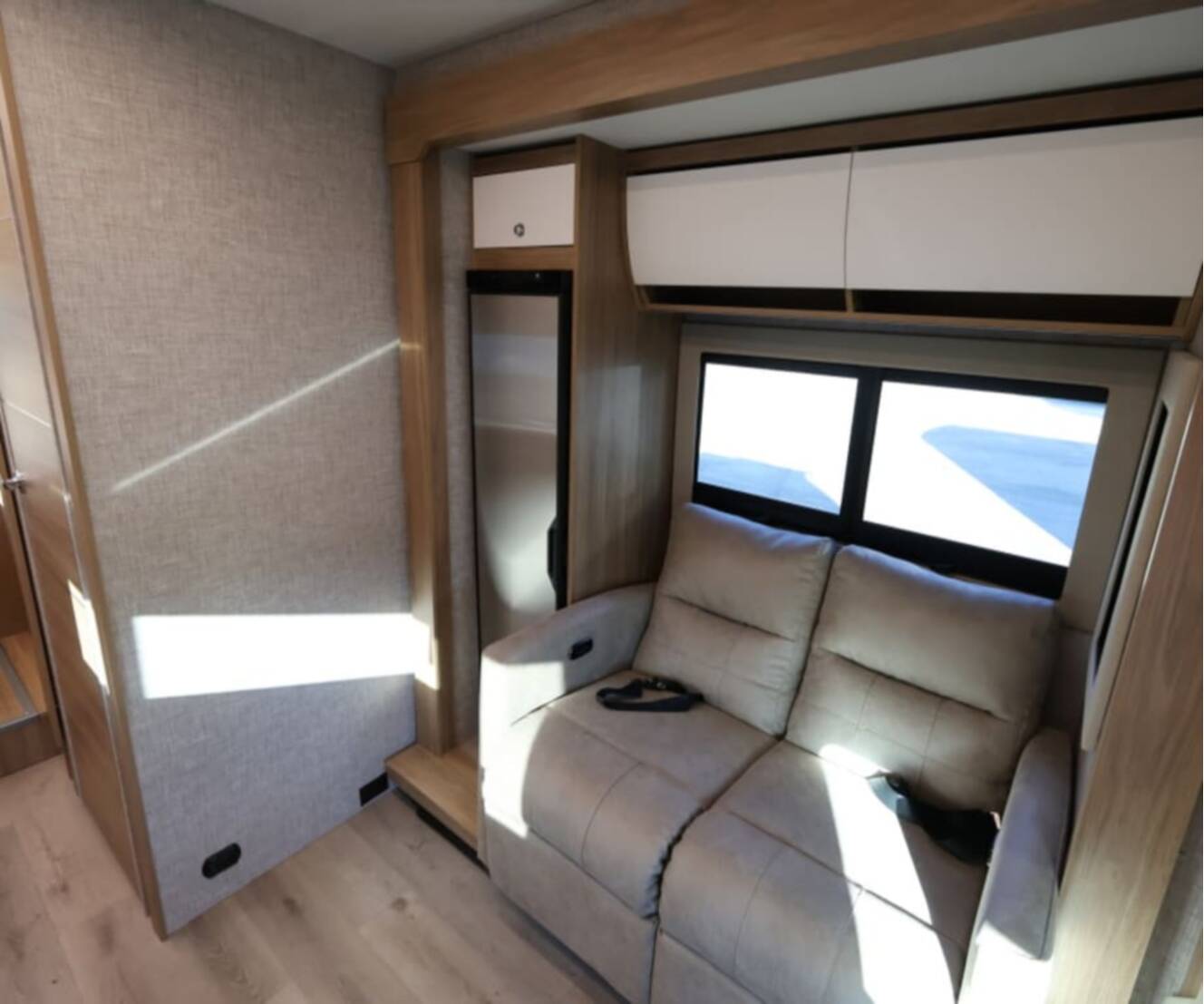 A photo of this 2027 Tiffin WAYFARER 25XLW
