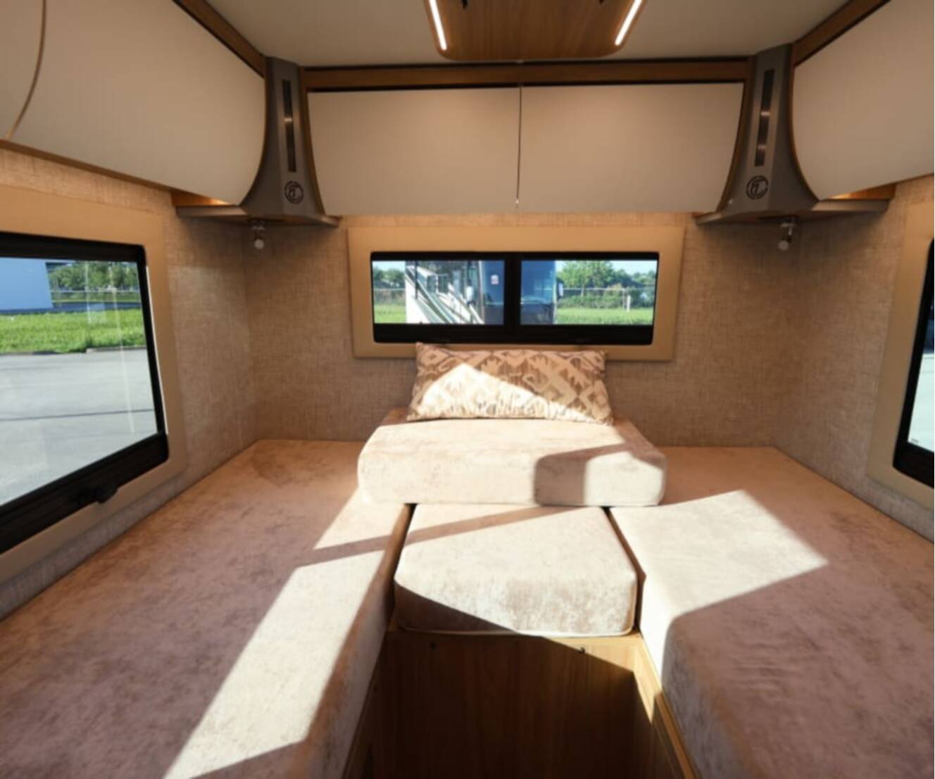 A photo of this 2027 Tiffin WAYFARER 25XLW