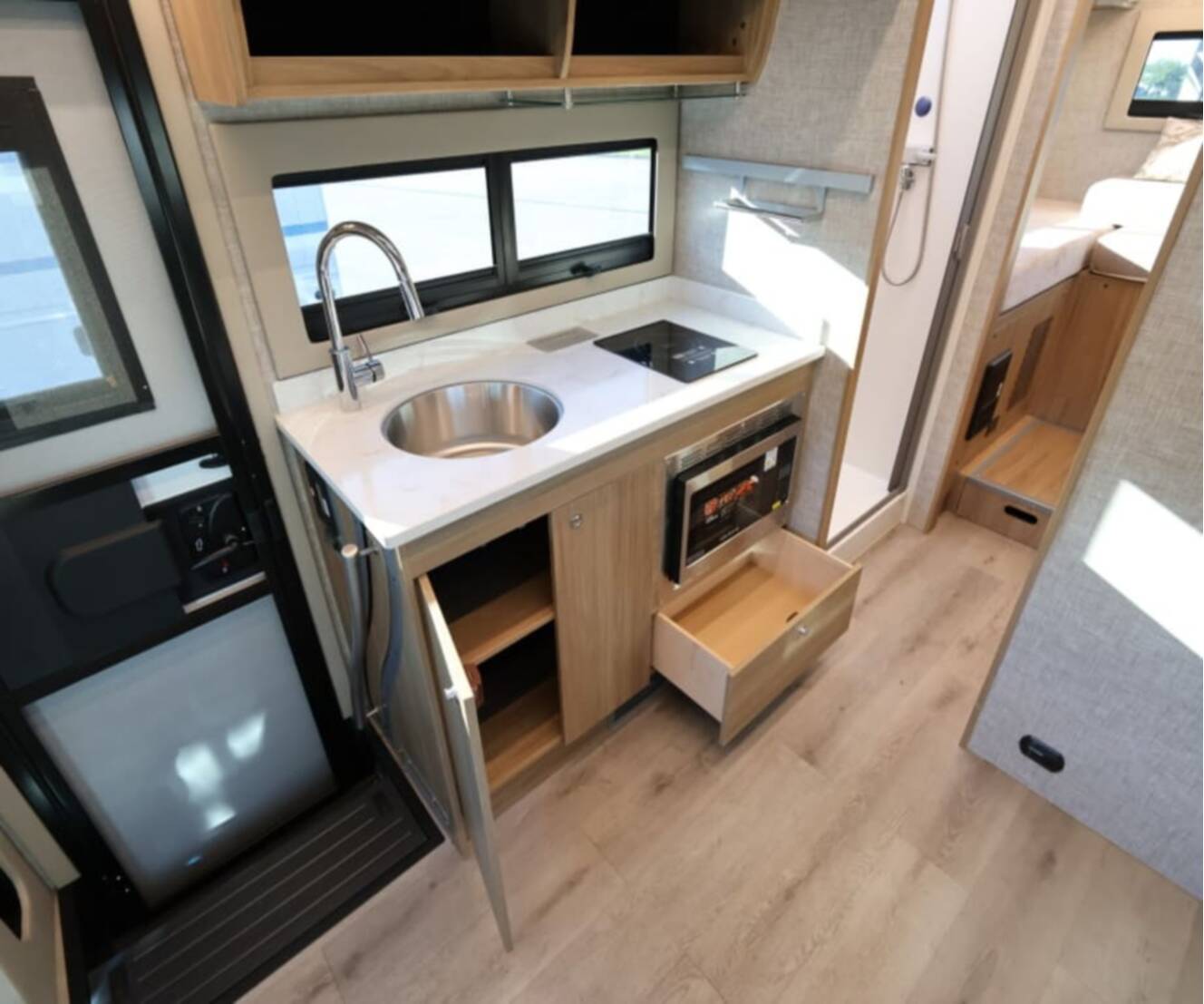 A photo of this 2027 Tiffin WAYFARER 25XLW