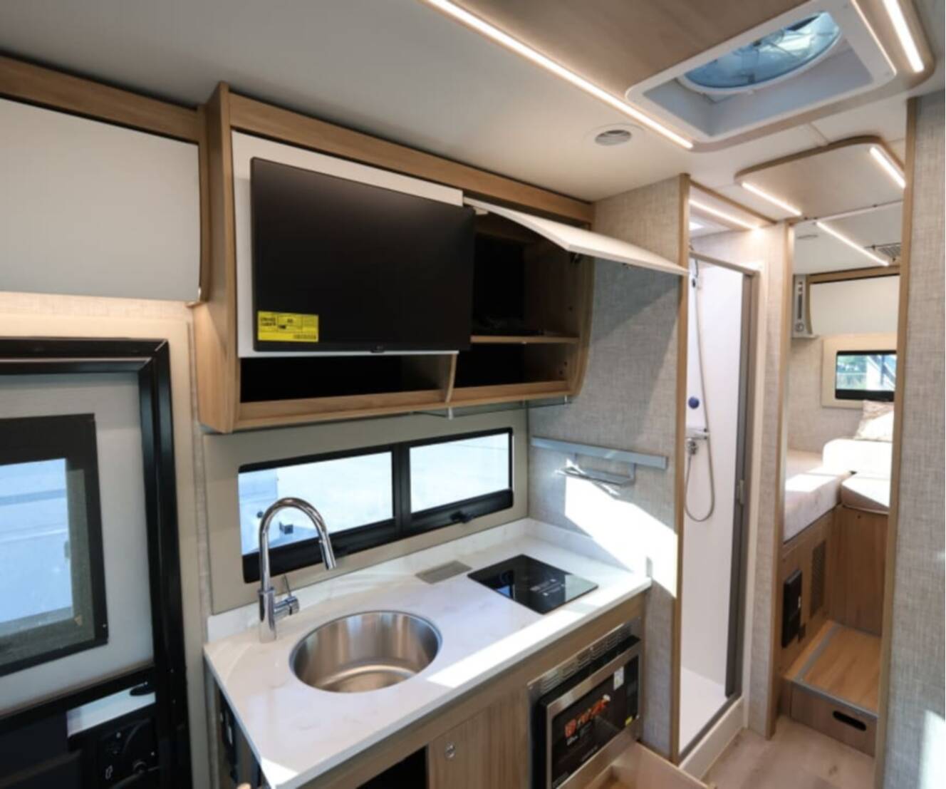 A photo of this 2027 Tiffin WAYFARER 25XLW