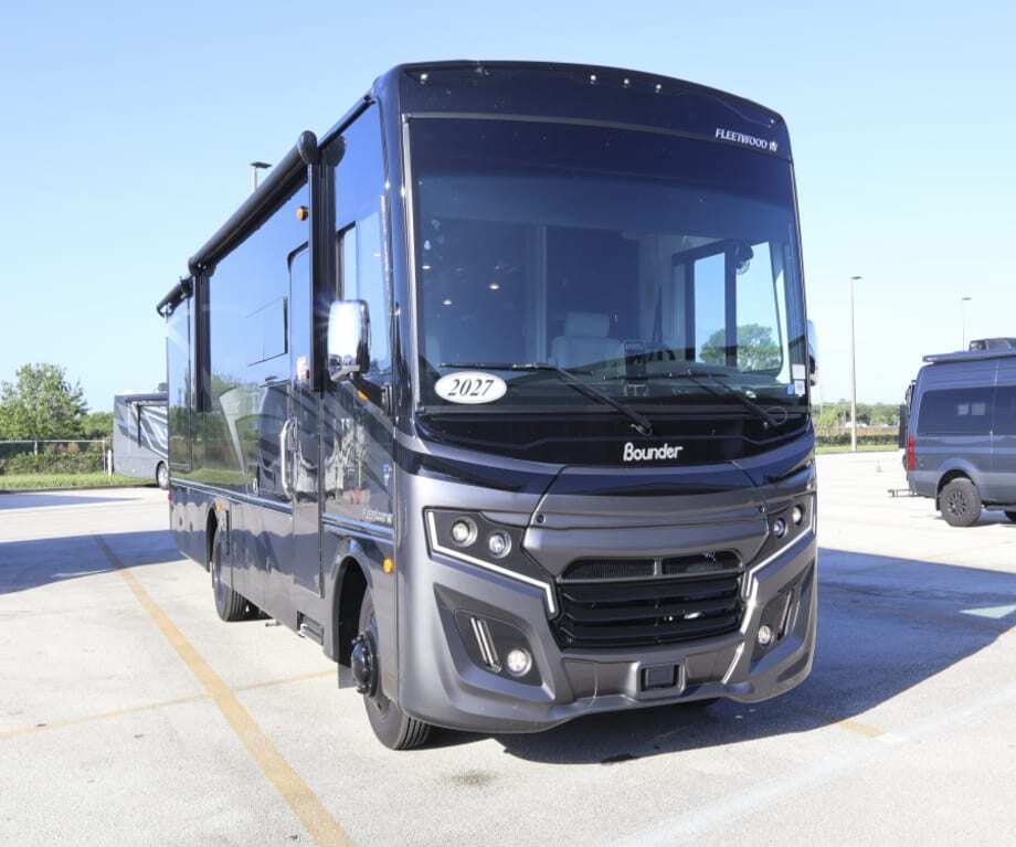 2027 Fleetwood BOUNDER 33C RV