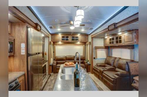 2017 Keystone Rv Montana 3160 RL in albertville MN