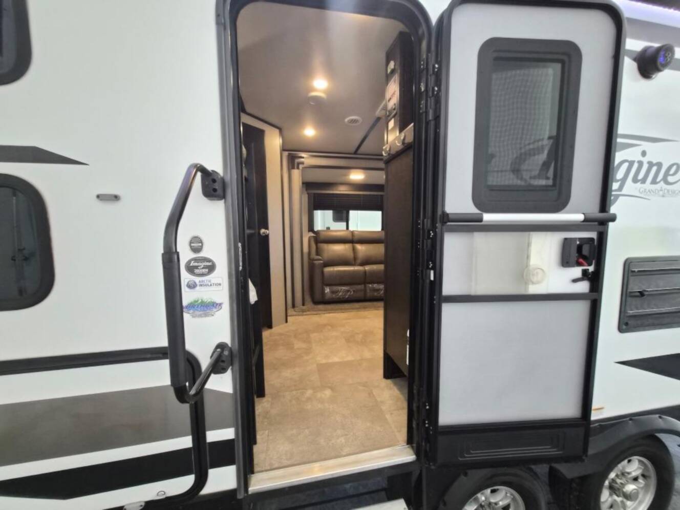 A photo of this 2019 Grand Design Imagine 2800BH