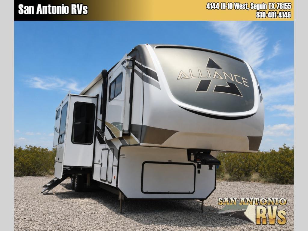 2022 Alliance Rv Paradigm 385FL in seguin TX