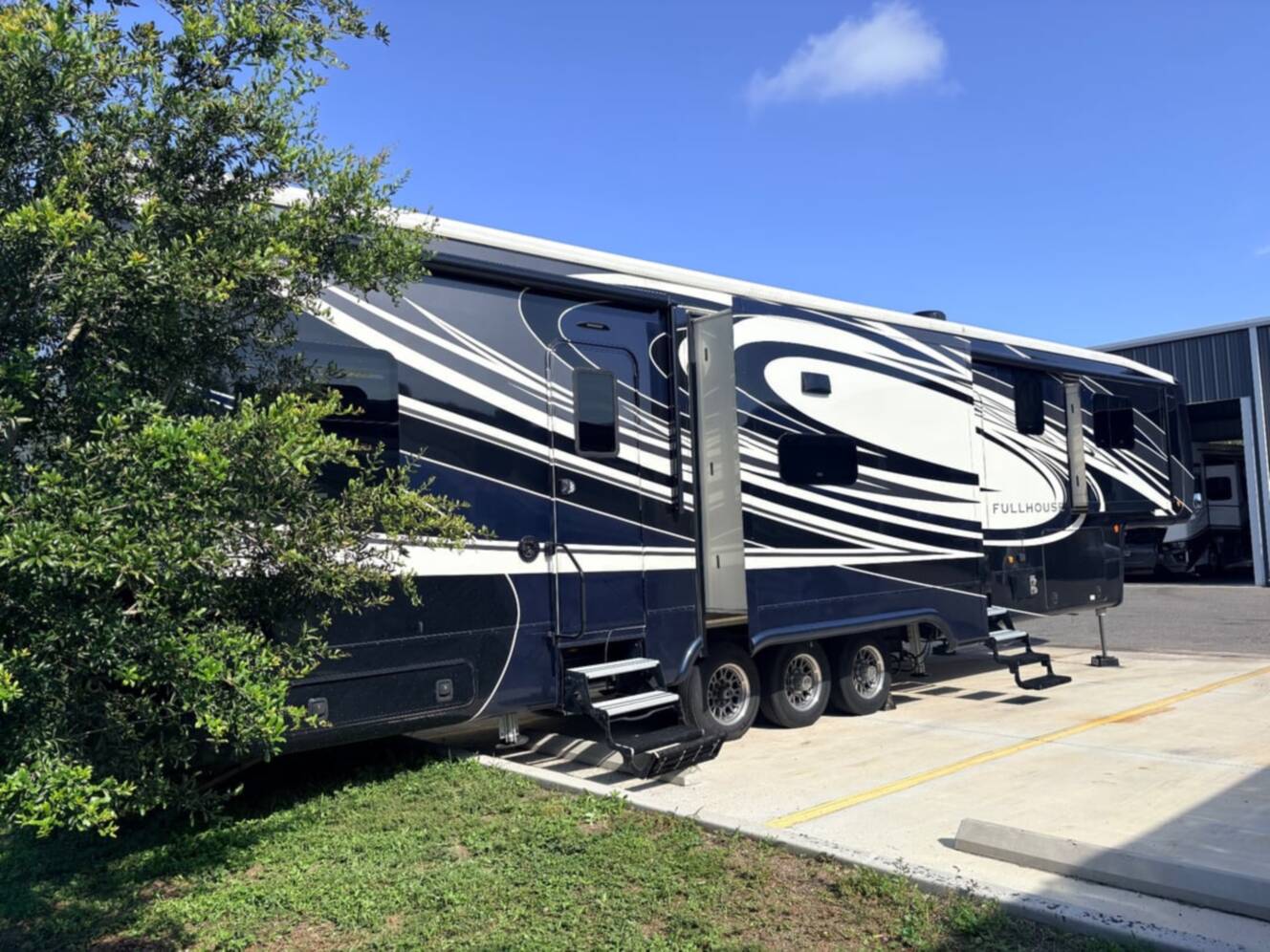 A photo of this 2022 DRV Full House MX450