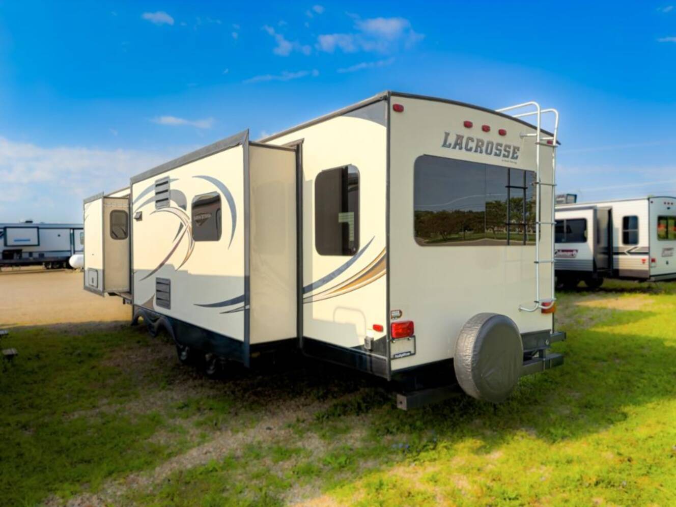 A photo of this 2017 Prime Time Rv LaCrosse 330RST