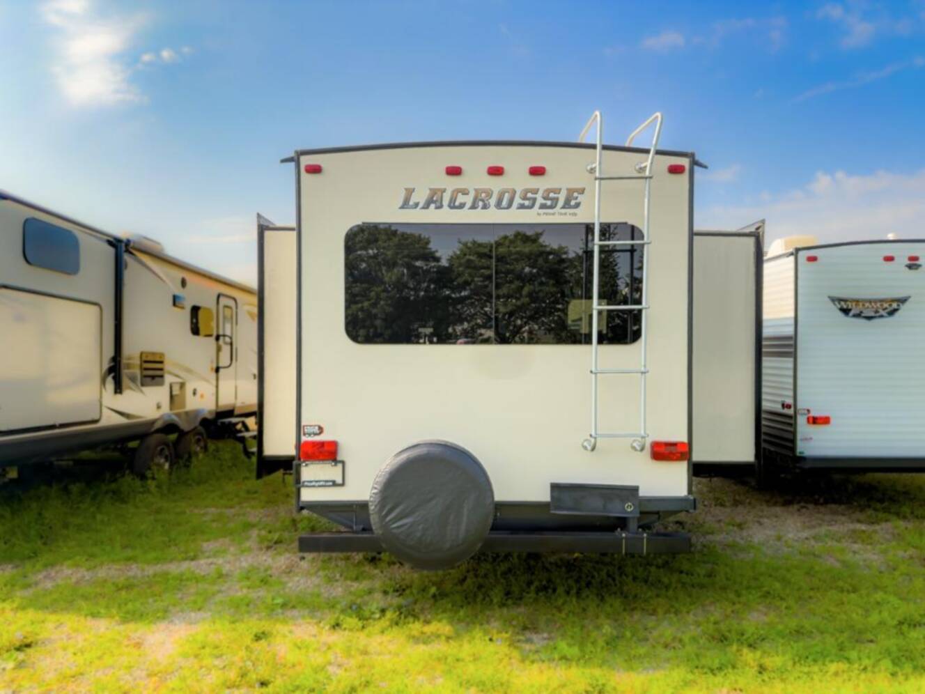 A photo of this 2017 Prime Time Rv LaCrosse 330RST