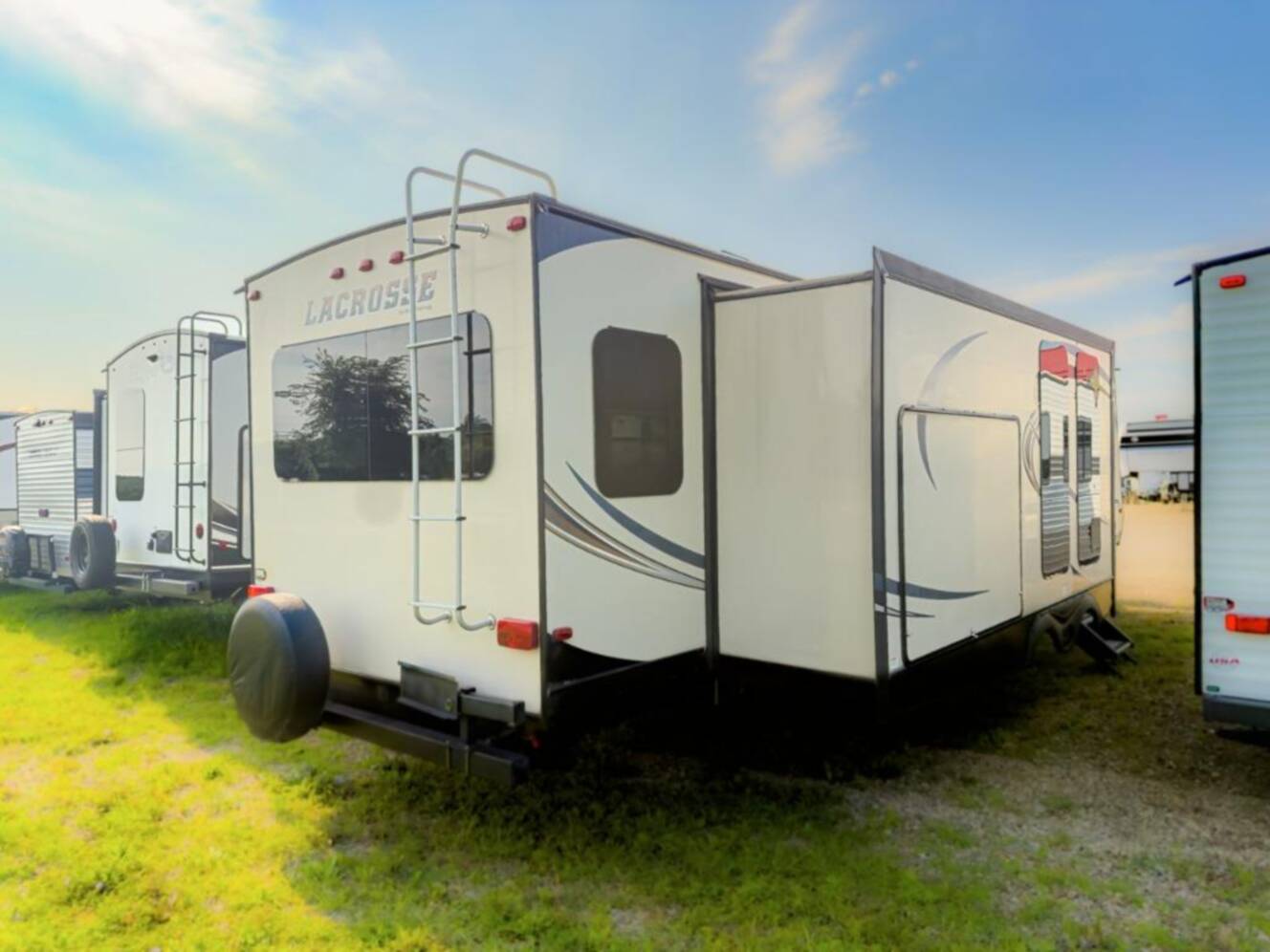 A photo of this 2017 Prime Time Rv LaCrosse 330RST