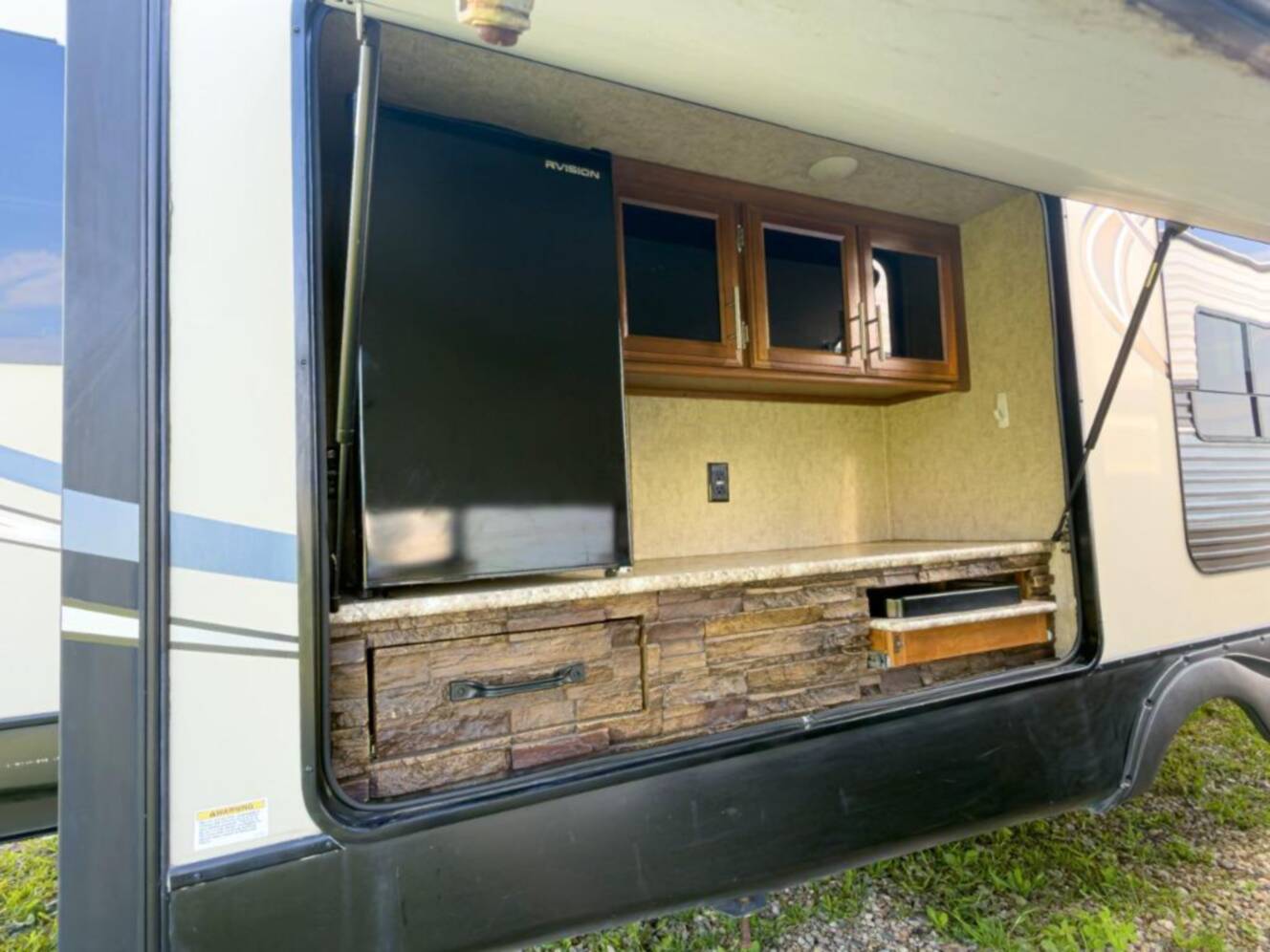 A photo of this 2017 Prime Time Rv LaCrosse 330RST