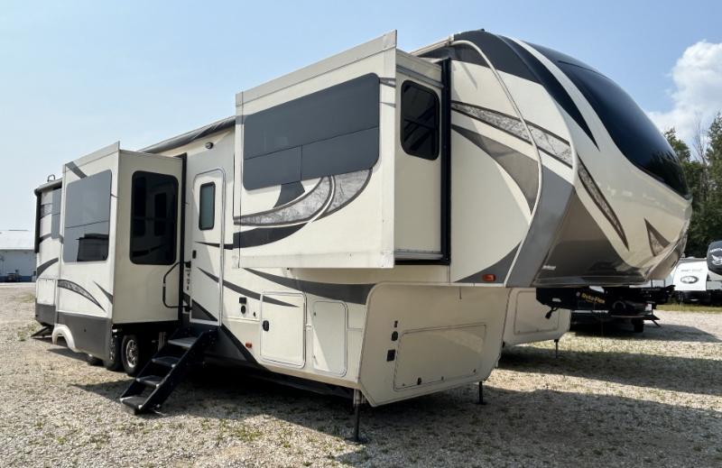 2019 Grand Design Solitude 374TH in sturgeon bay WI