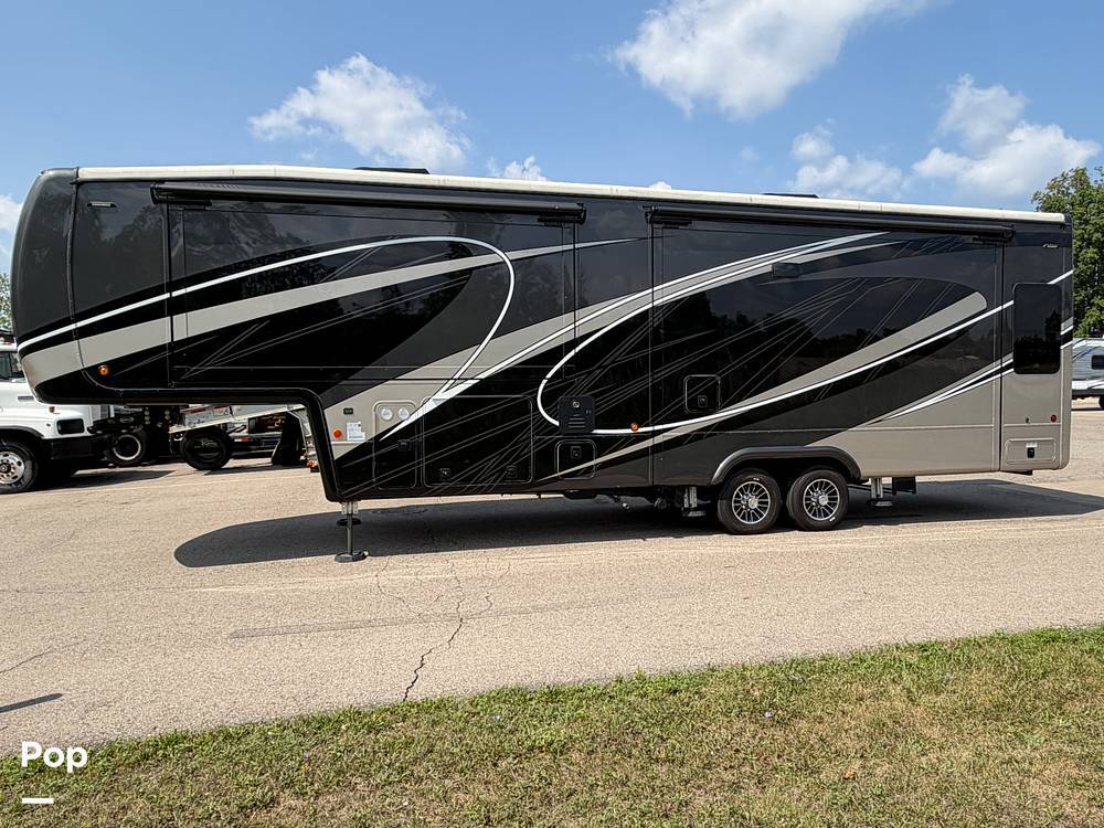 2025 DRV Mobile Suites 36RSSB3 in romulus MI