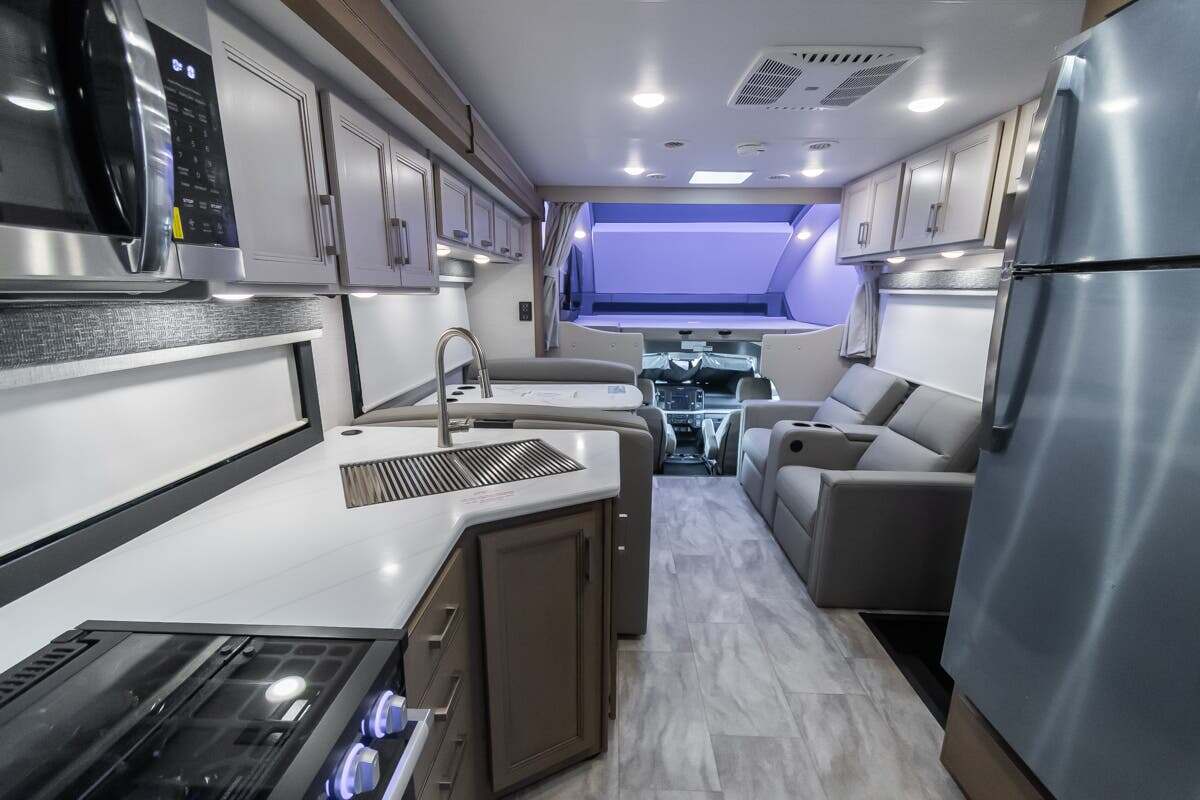 2026 Thor Motor Coach Magnitude Grand L35 in alvarado TX