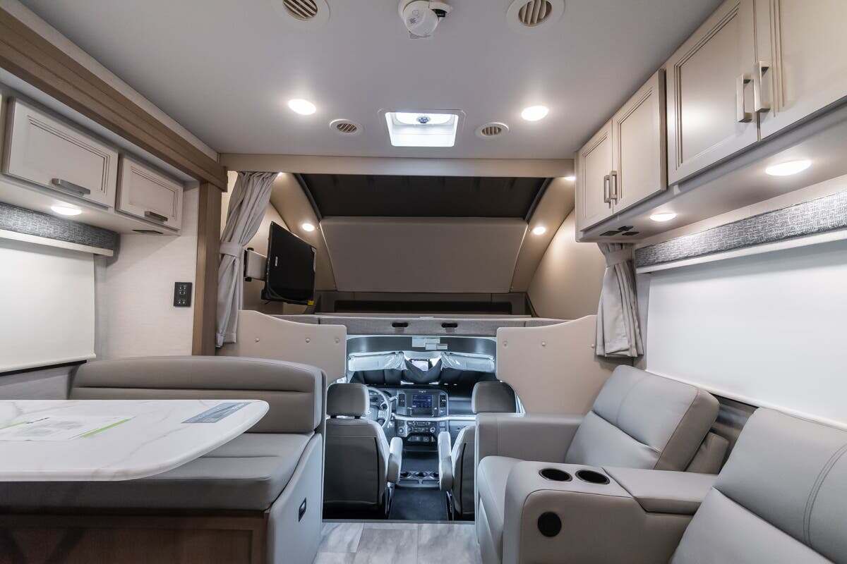 2026 Thor Motor Coach Magnitude Grand L35 in alvarado TX