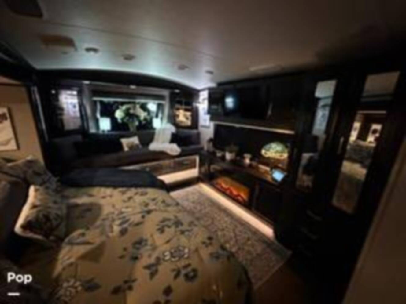 A photo of this 2023 Jayco Pinnacle 36SSWS