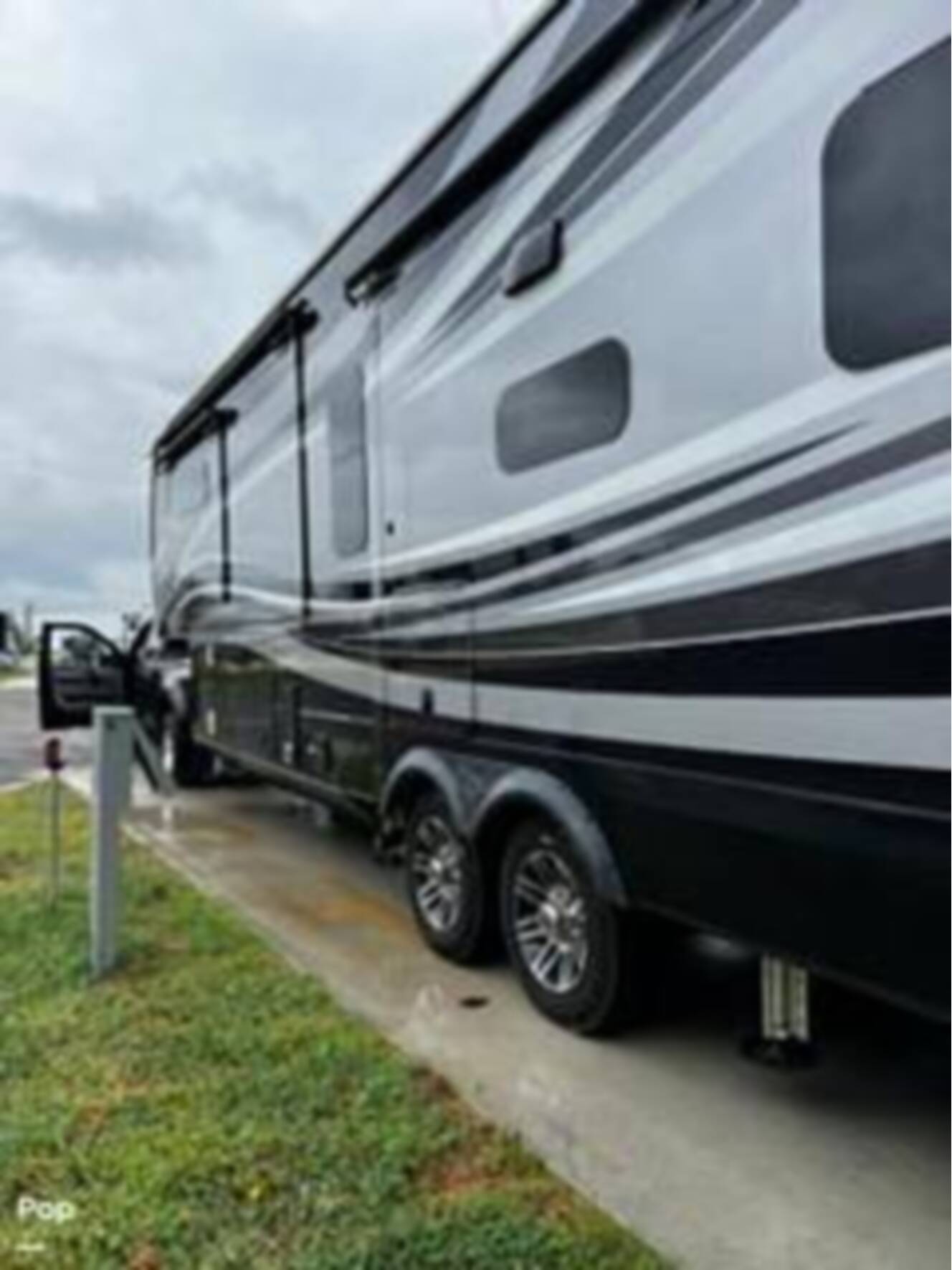 A photo of this 2023 Jayco Pinnacle 36SSWS