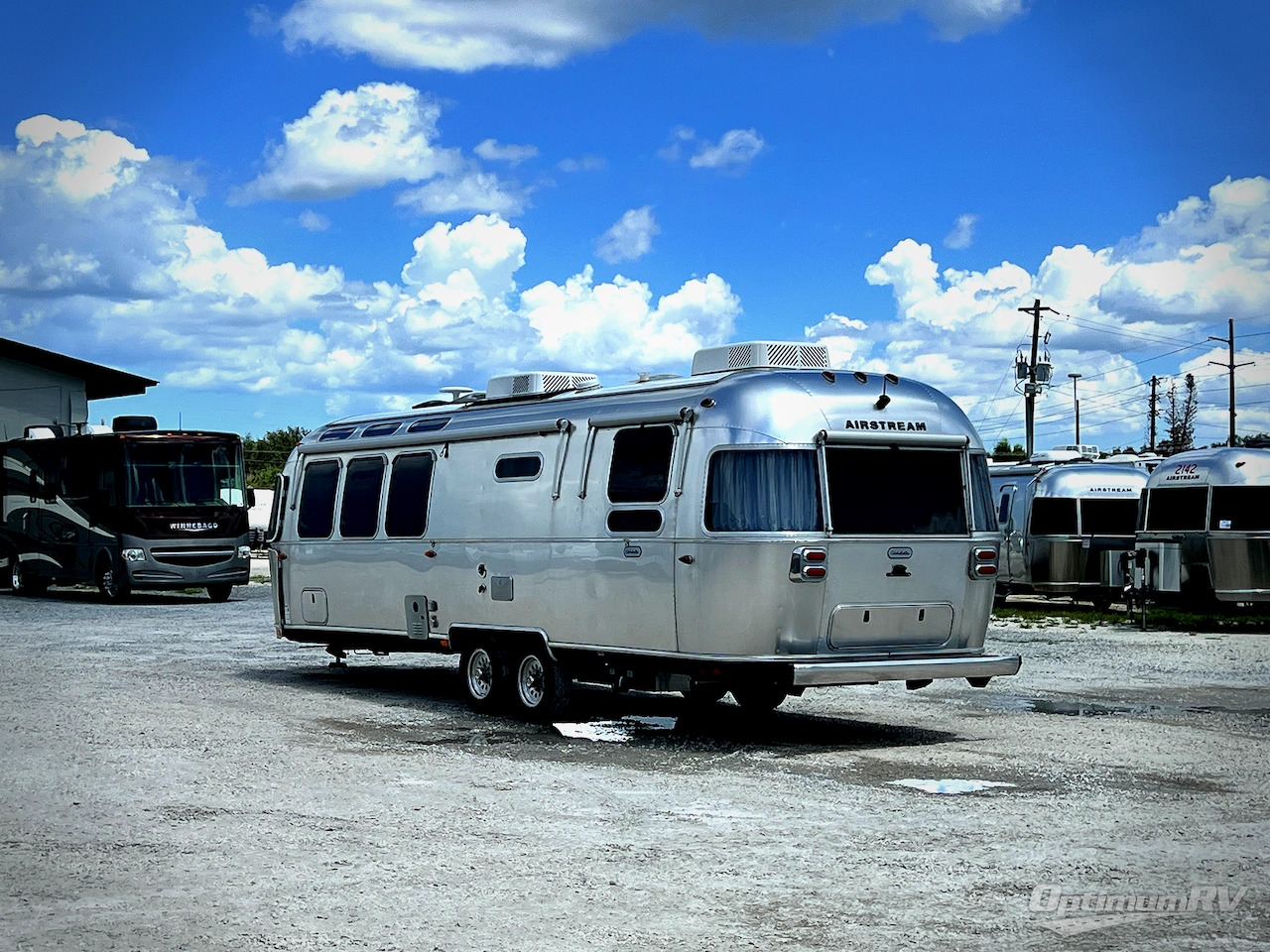 2023 Airstream Globetrotter 30RB in mims FL