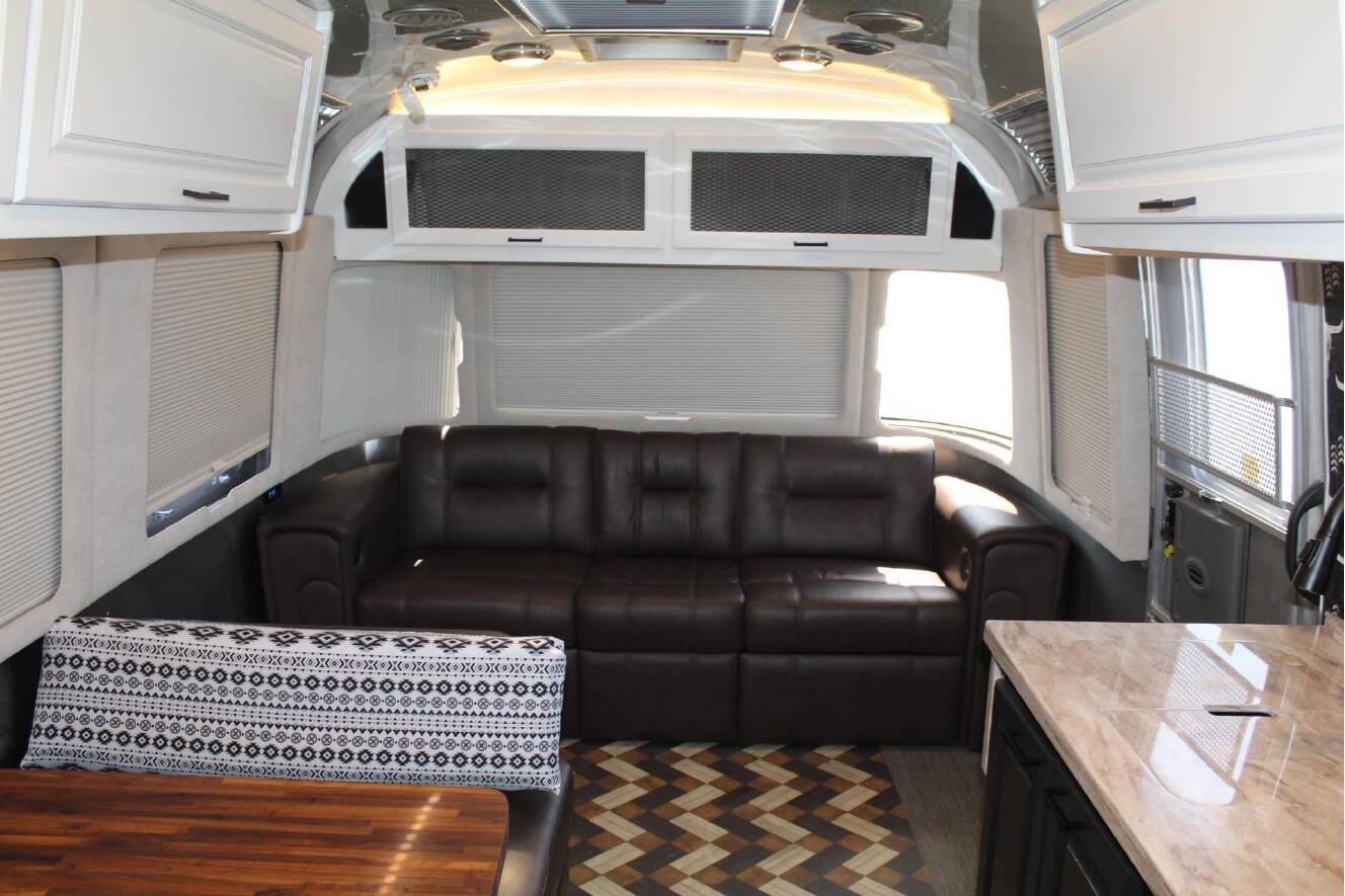 A photo of this 2017 Airstream CLASSIC 30RB