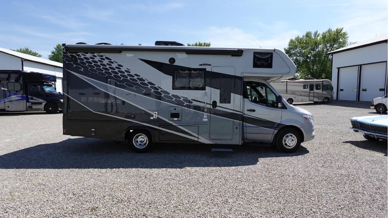A photo of this 2026 Dynamax ISATA 3 24FW