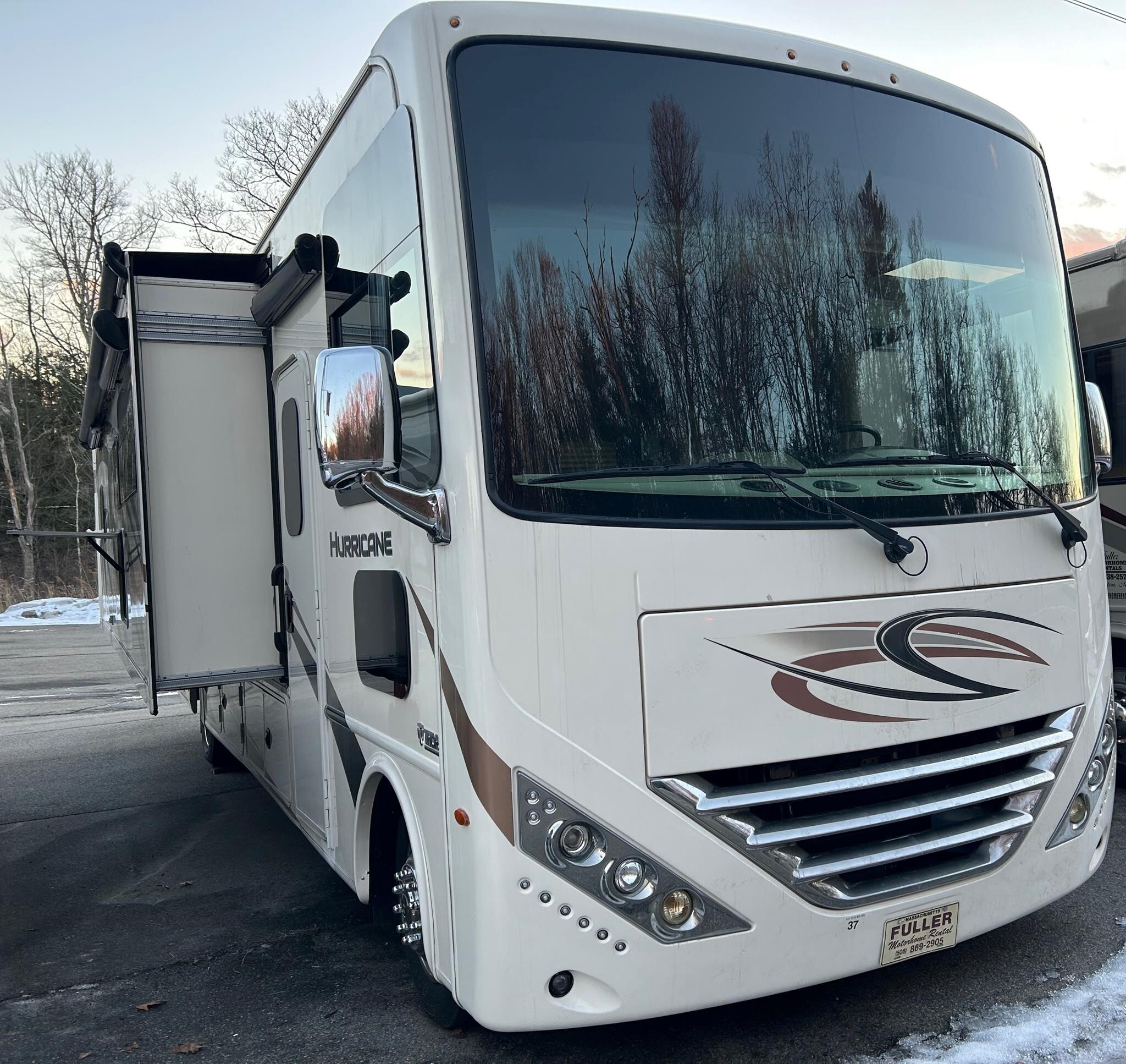 2019 Thor Motor Coach HURRICANE 34R in boylston MA