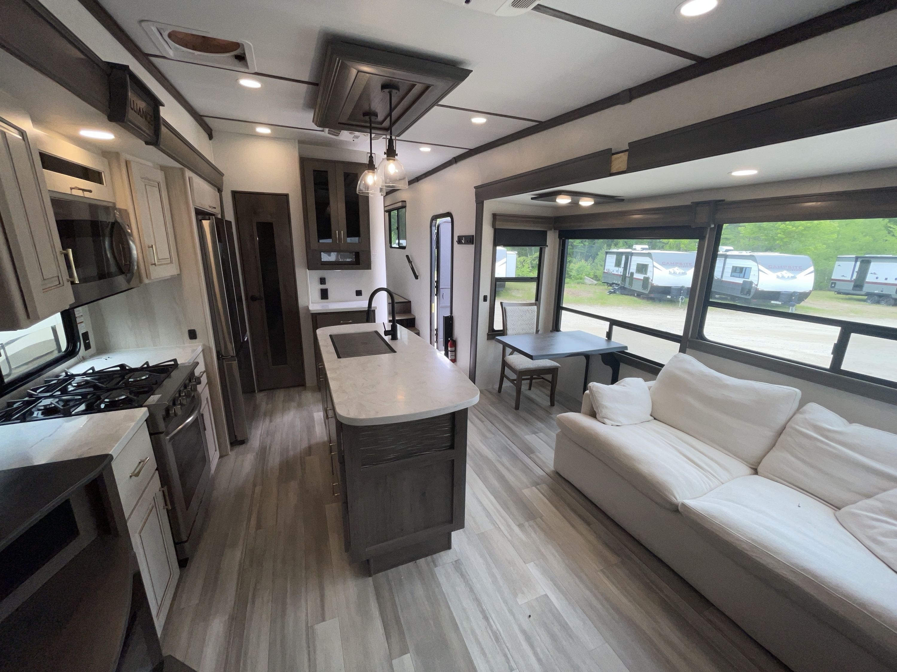 2022 Alliance PARADIGM 390MP in center conway NH