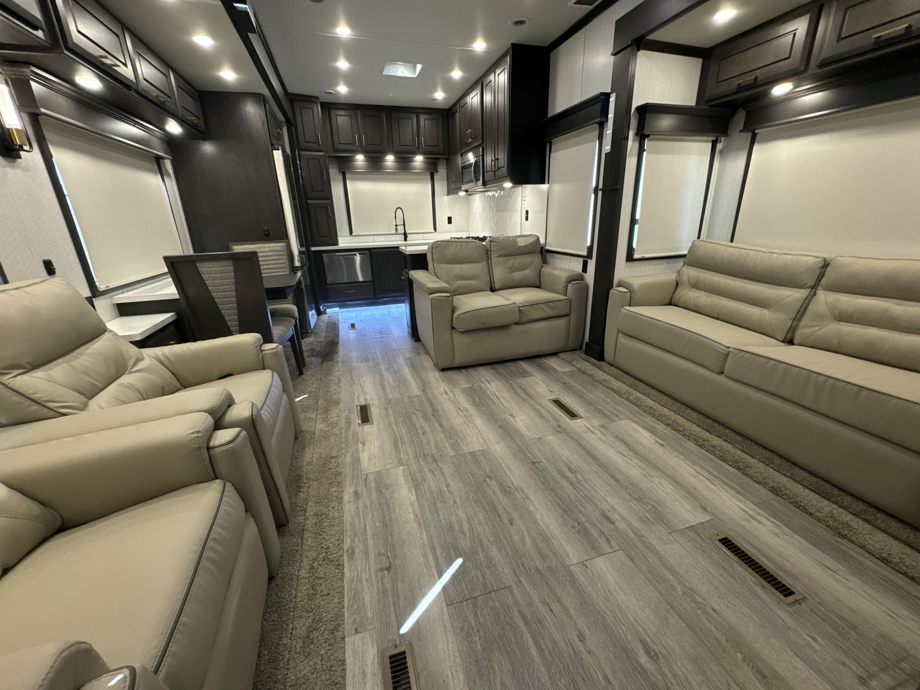 2021 DRV LUXURY SUITES MOBILE SUITES 41RKDB4 in north little rock AR