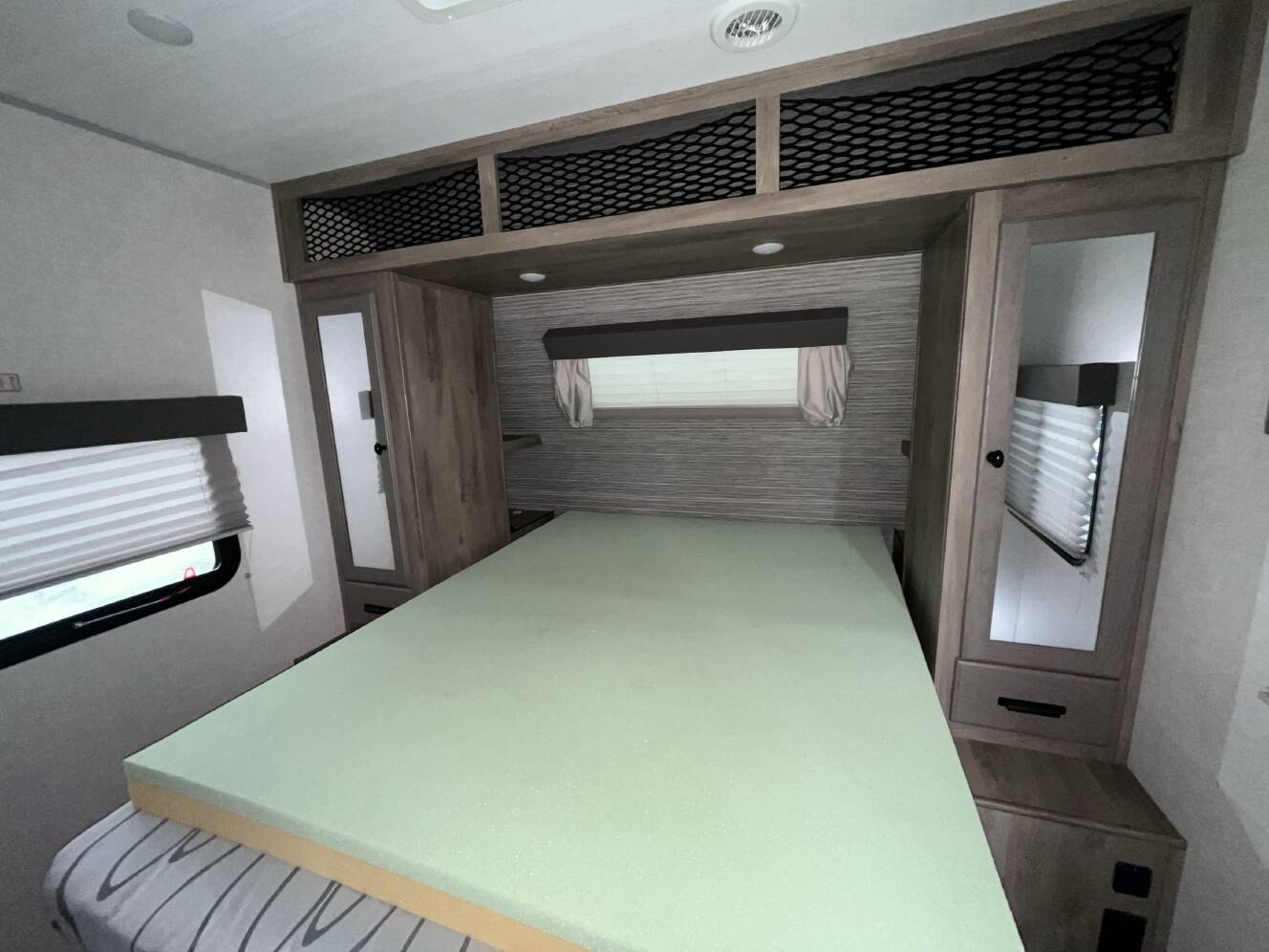 A photo of this 2022 Forest River SURVEYOR 276BHLE
