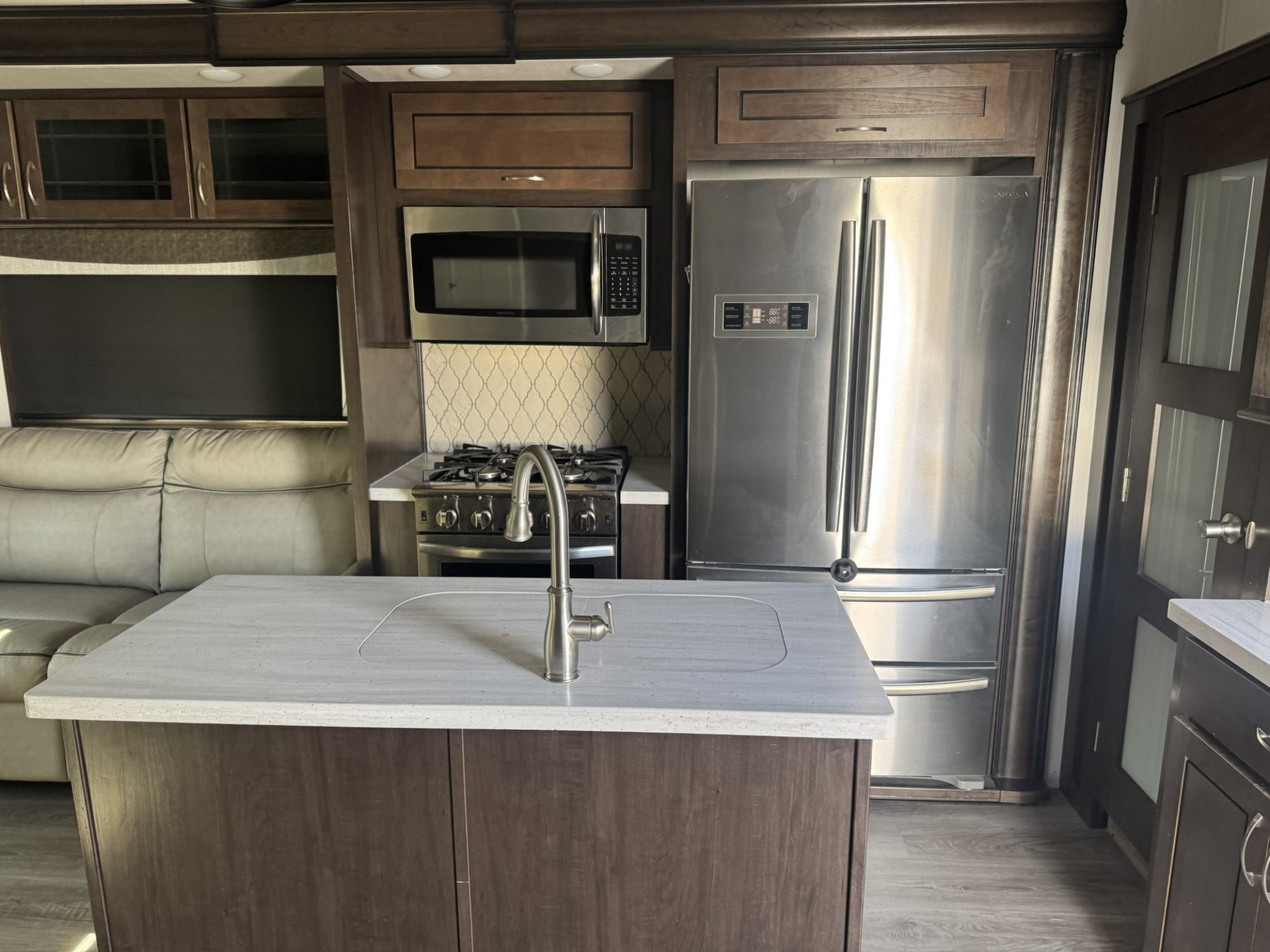 2021 Forest River CEDAR CREEK SILVERBACK 29RW in berkley MA