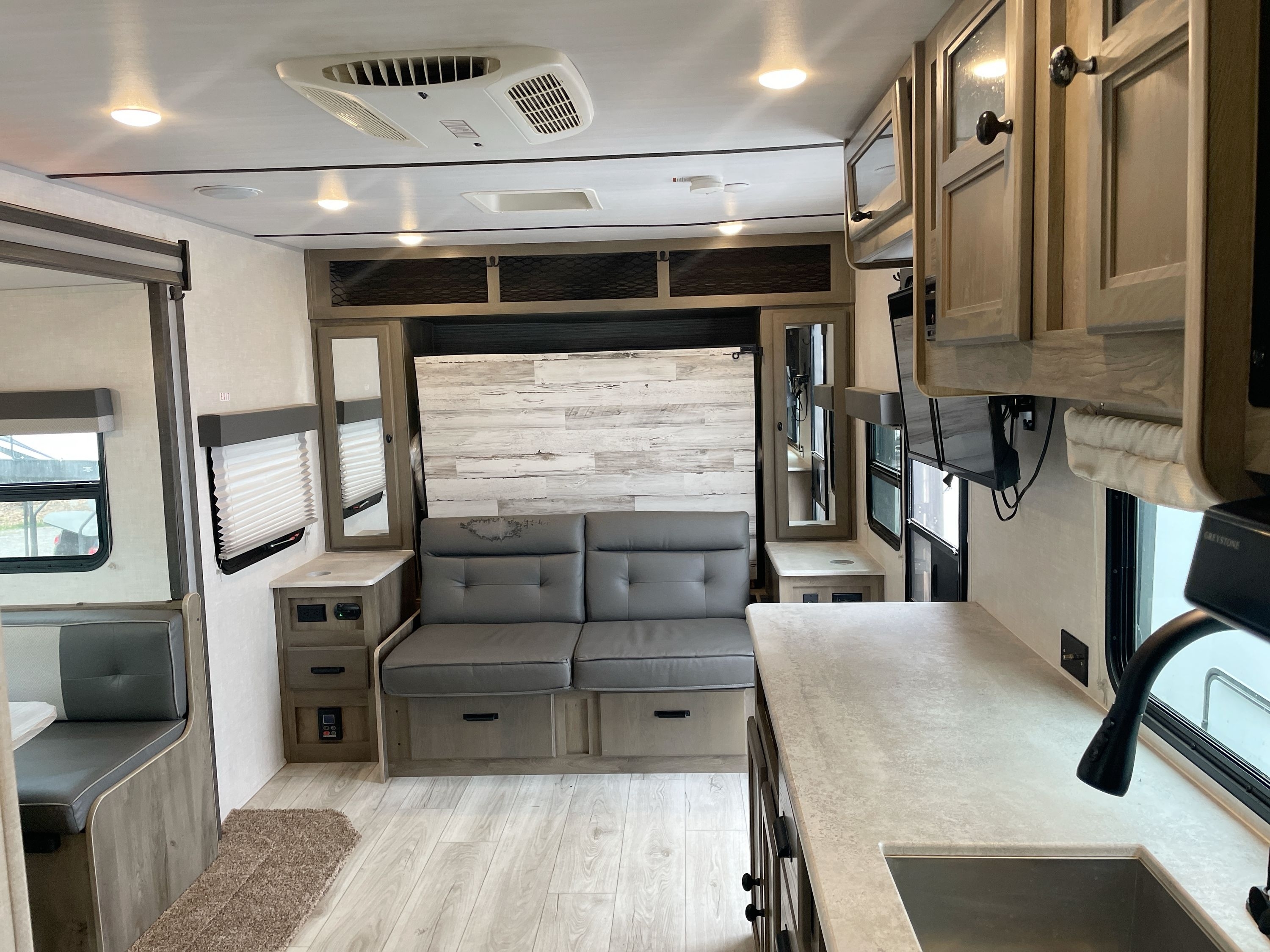 2022 Forest River SURVEYOR 203RKLE in dover FL