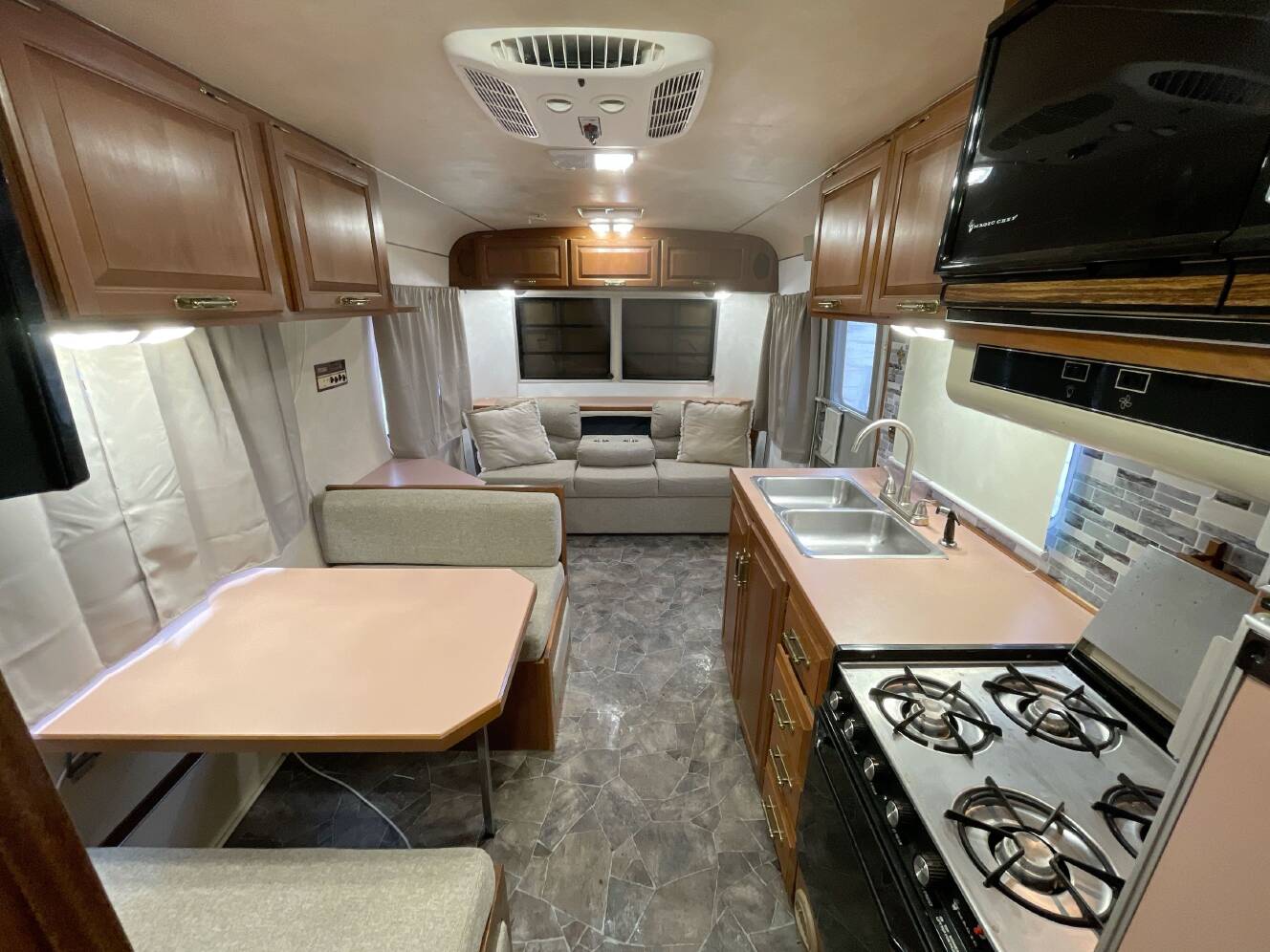 A photo of this 1986 Airstream AIRSTREAM ARGOSY