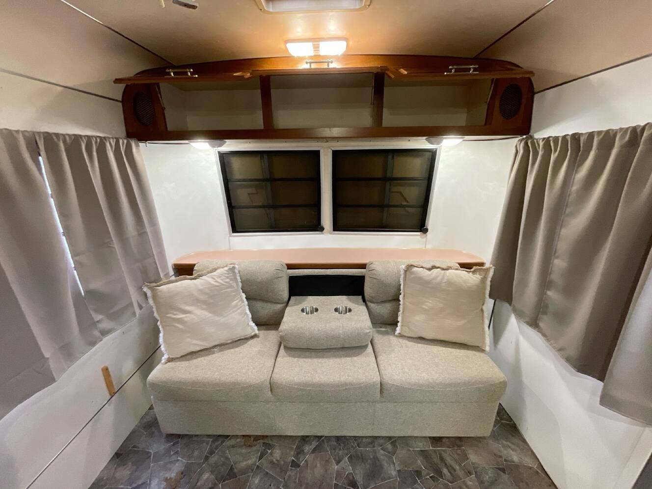 A photo of this 1986 Airstream AIRSTREAM ARGOSY