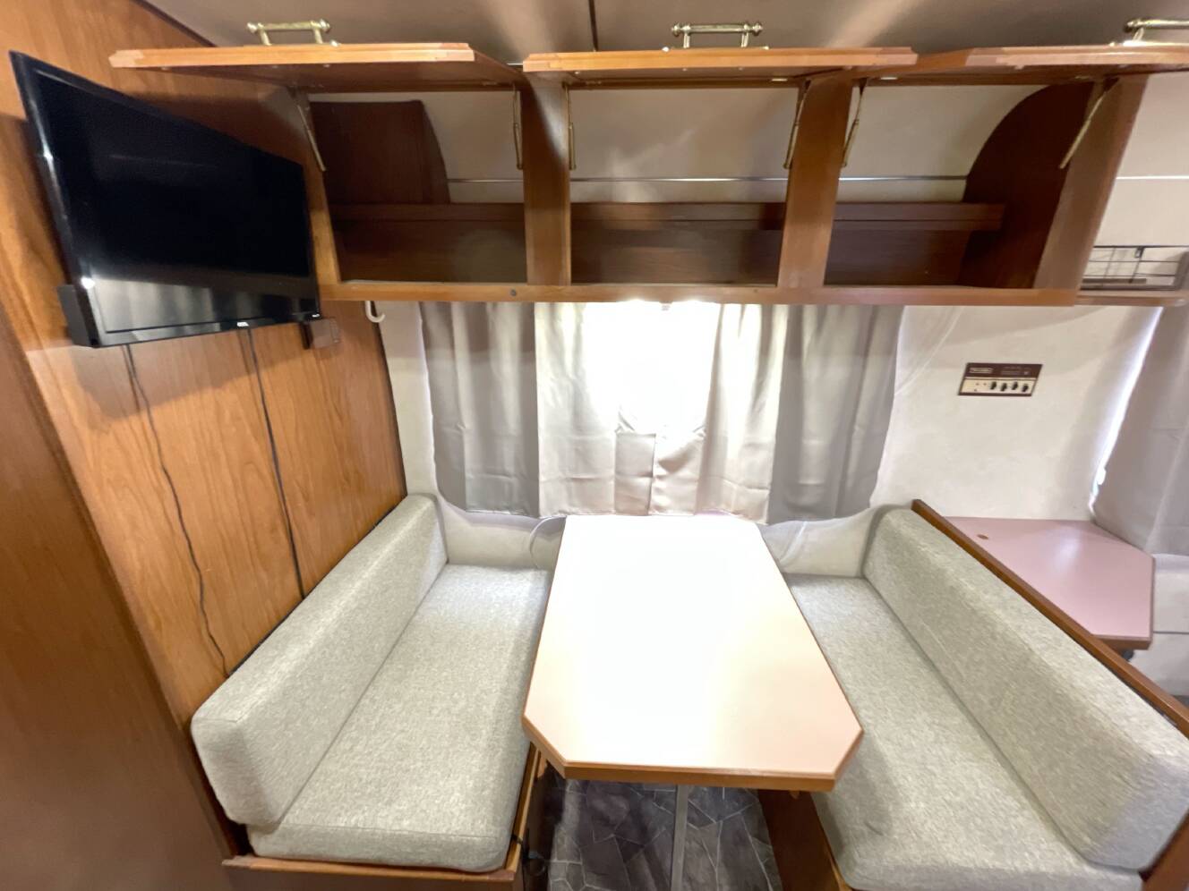 A photo of this 1986 Airstream AIRSTREAM ARGOSY