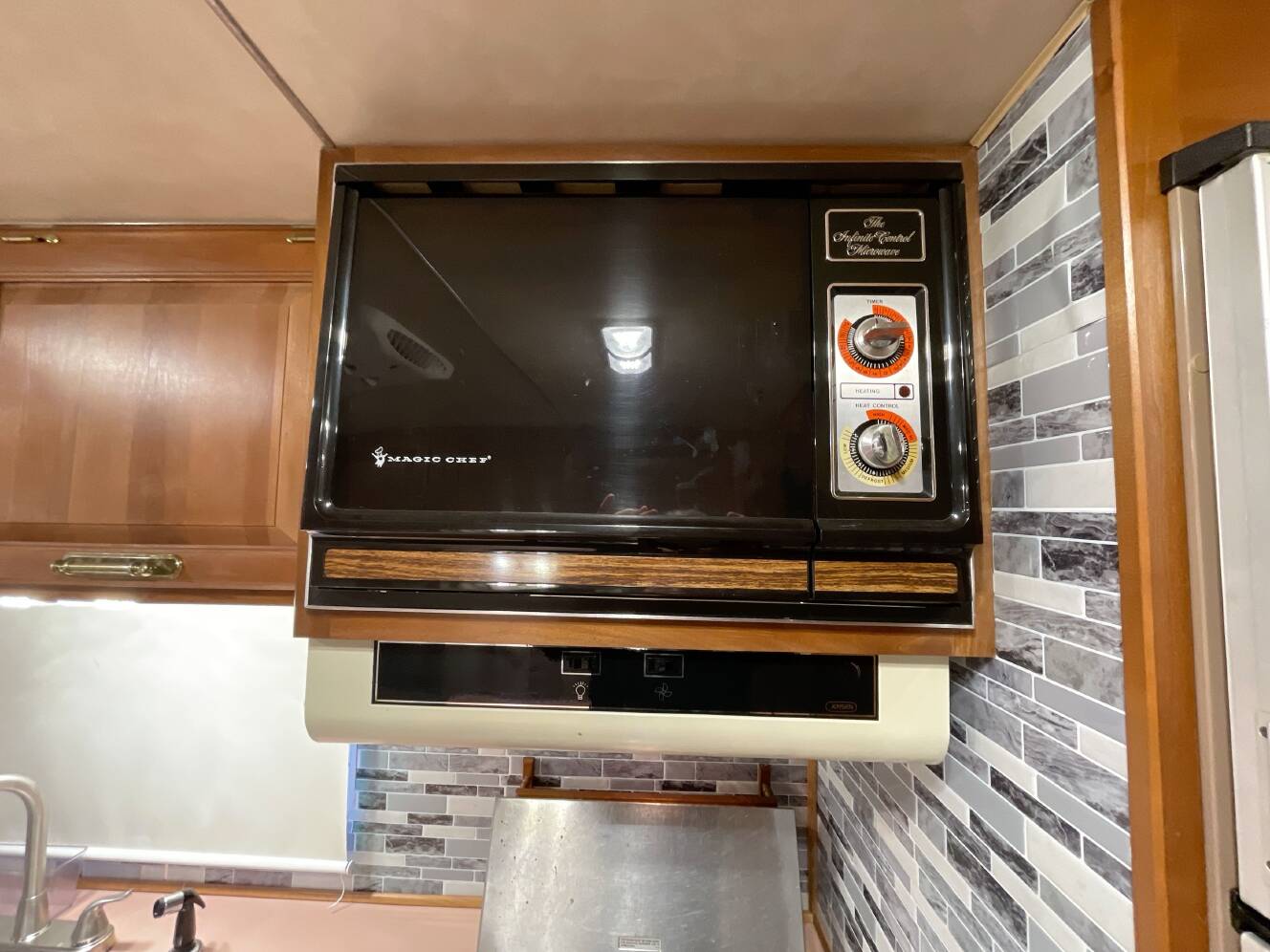 A photo of this 1986 Airstream AIRSTREAM ARGOSY