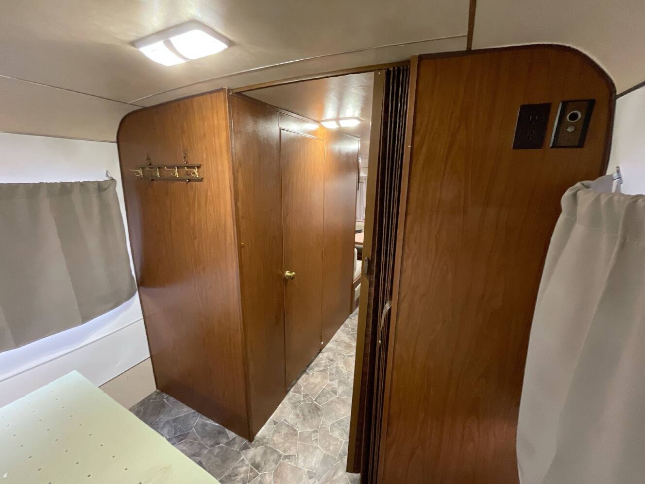 A photo of this 1986 Airstream AIRSTREAM ARGOSY