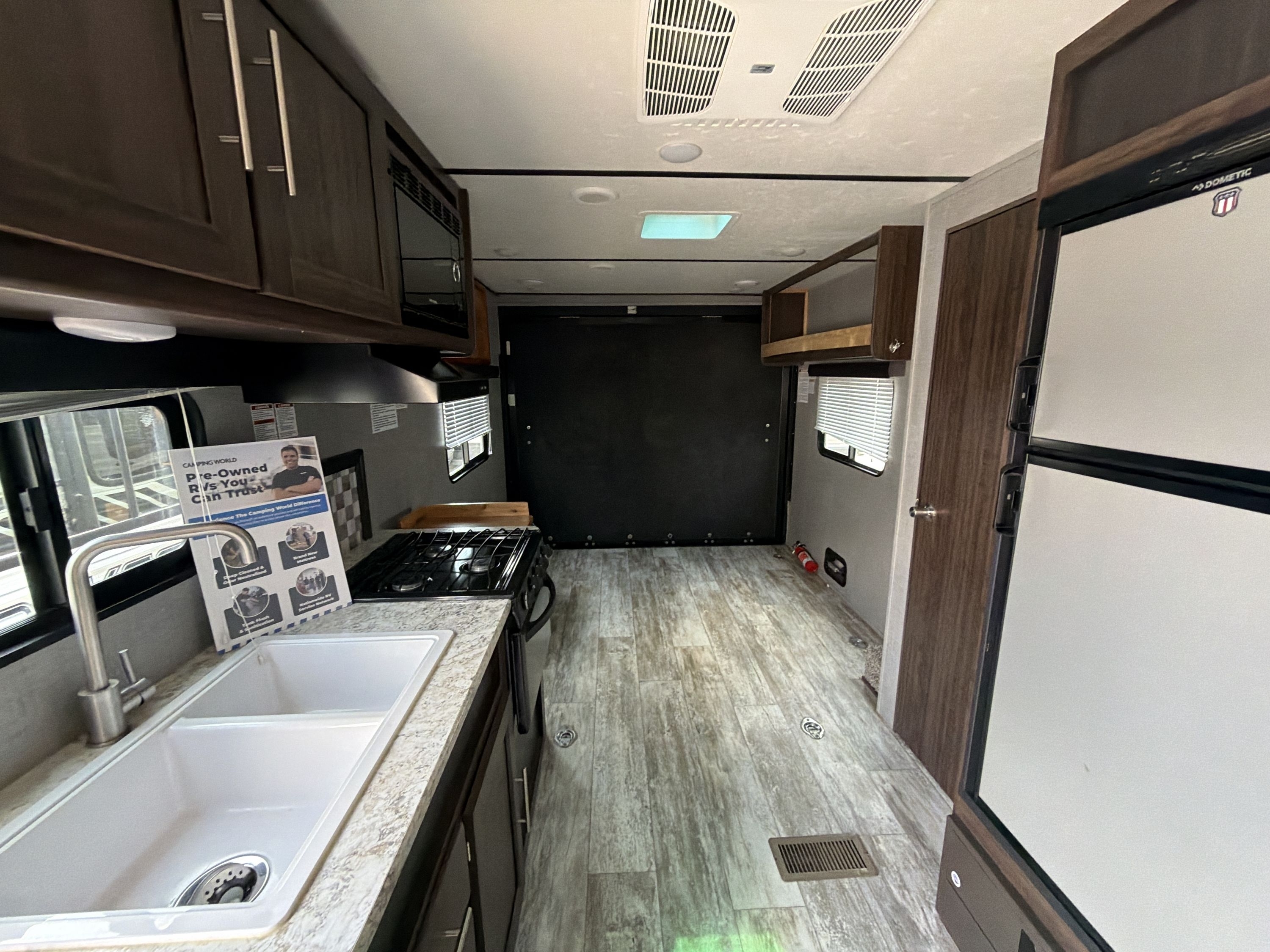 2019 Crossroads ZINGER 248RR Travel Trailer Toy Hauler RV