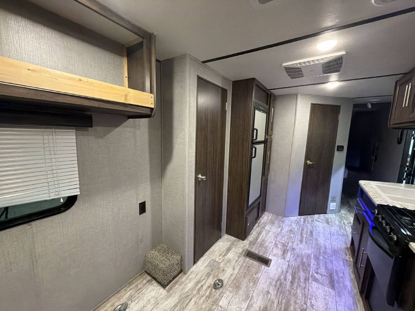 A photo of this 2019 Crossroads ZINGER 248RR