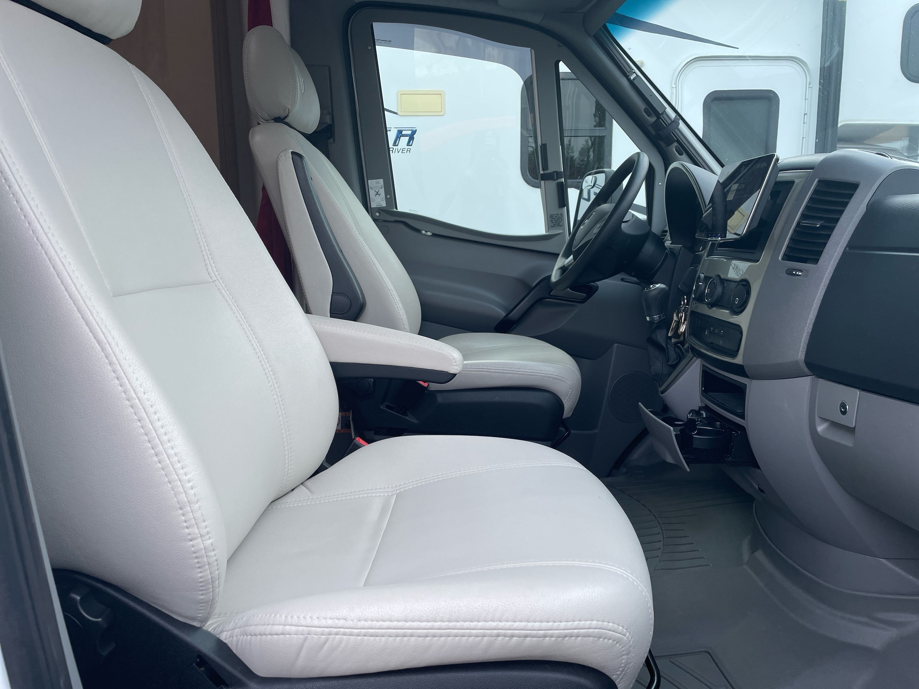 2019 Leisure Travel UNITY U24MB in pasco WA