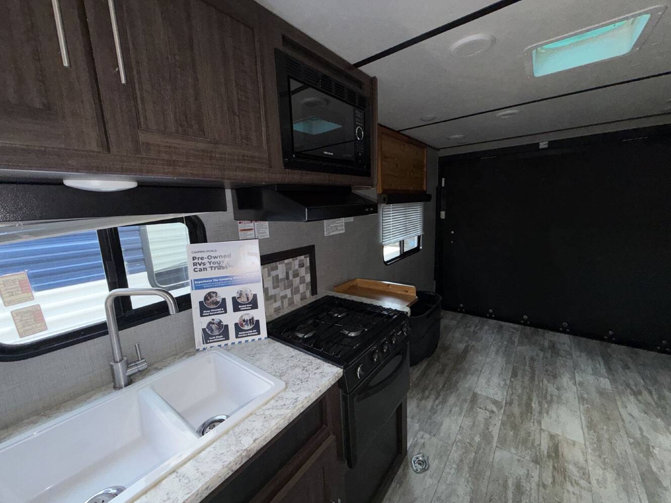 A photo of this 2019 Crossroads ZINGER 248RR