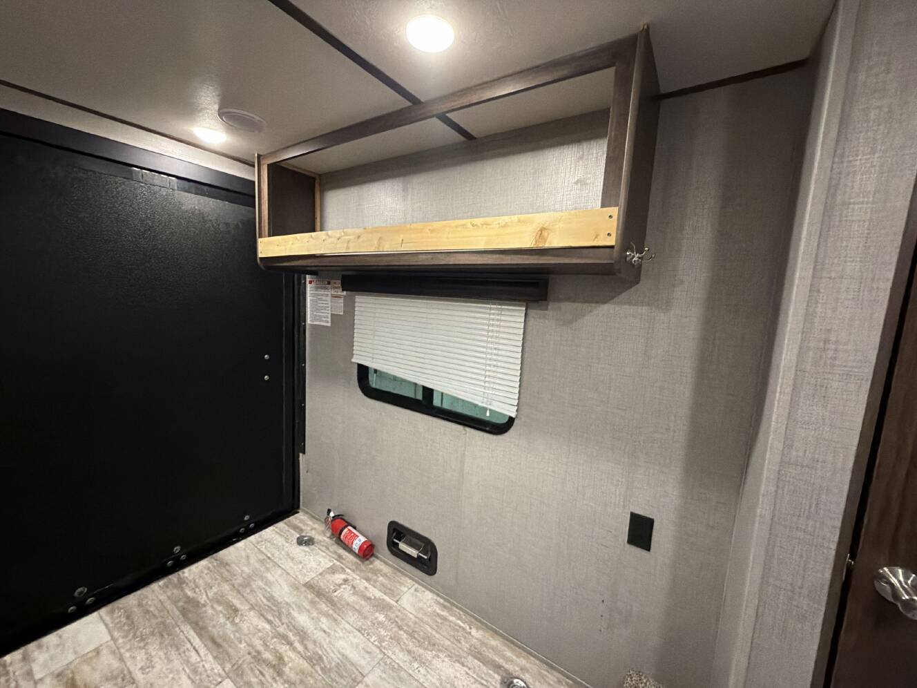 A photo of this 2019 Crossroads ZINGER 248RR
