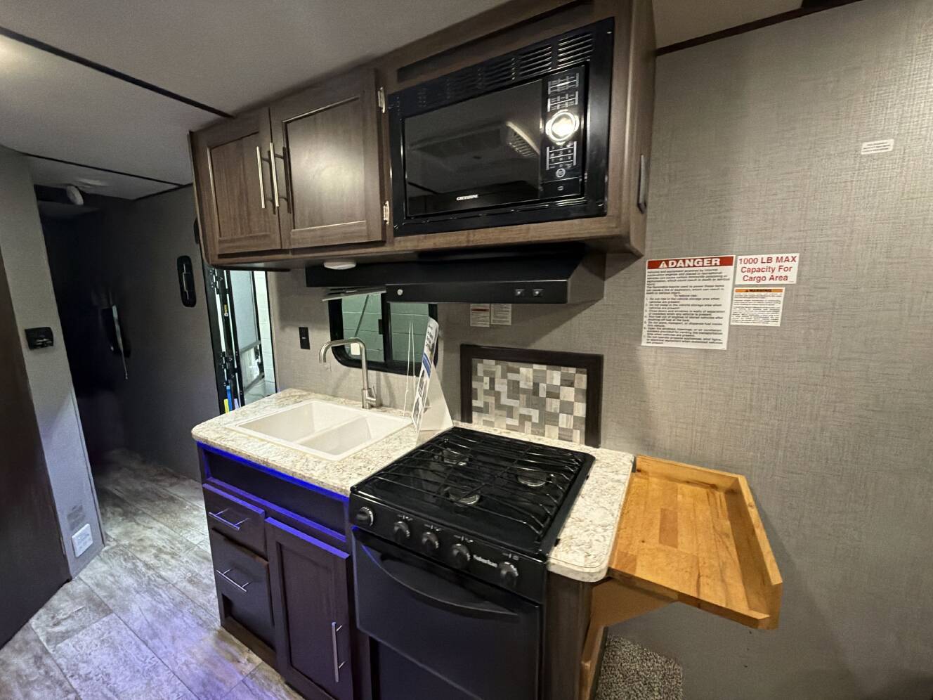 A photo of this 2019 Crossroads ZINGER 248RR