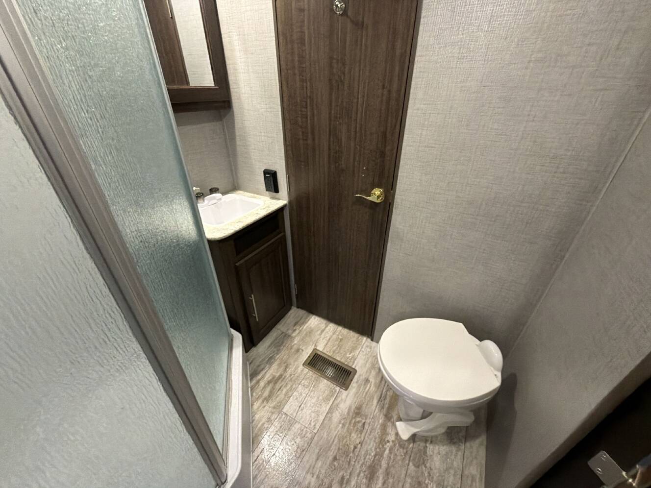 A photo of this 2019 Crossroads ZINGER 248RR