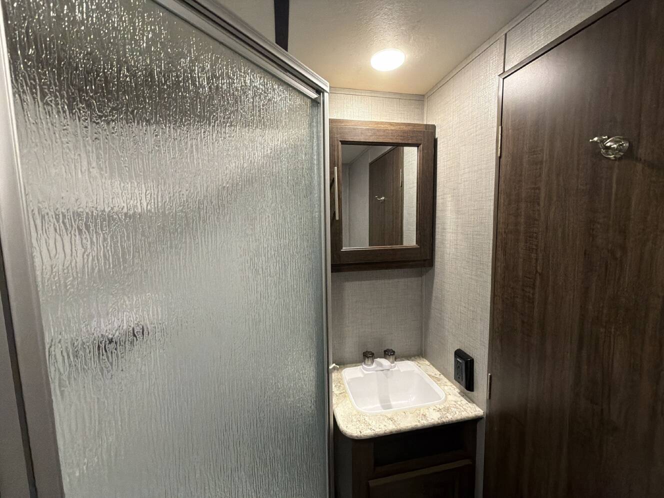 A photo of this 2019 Crossroads ZINGER 248RR
