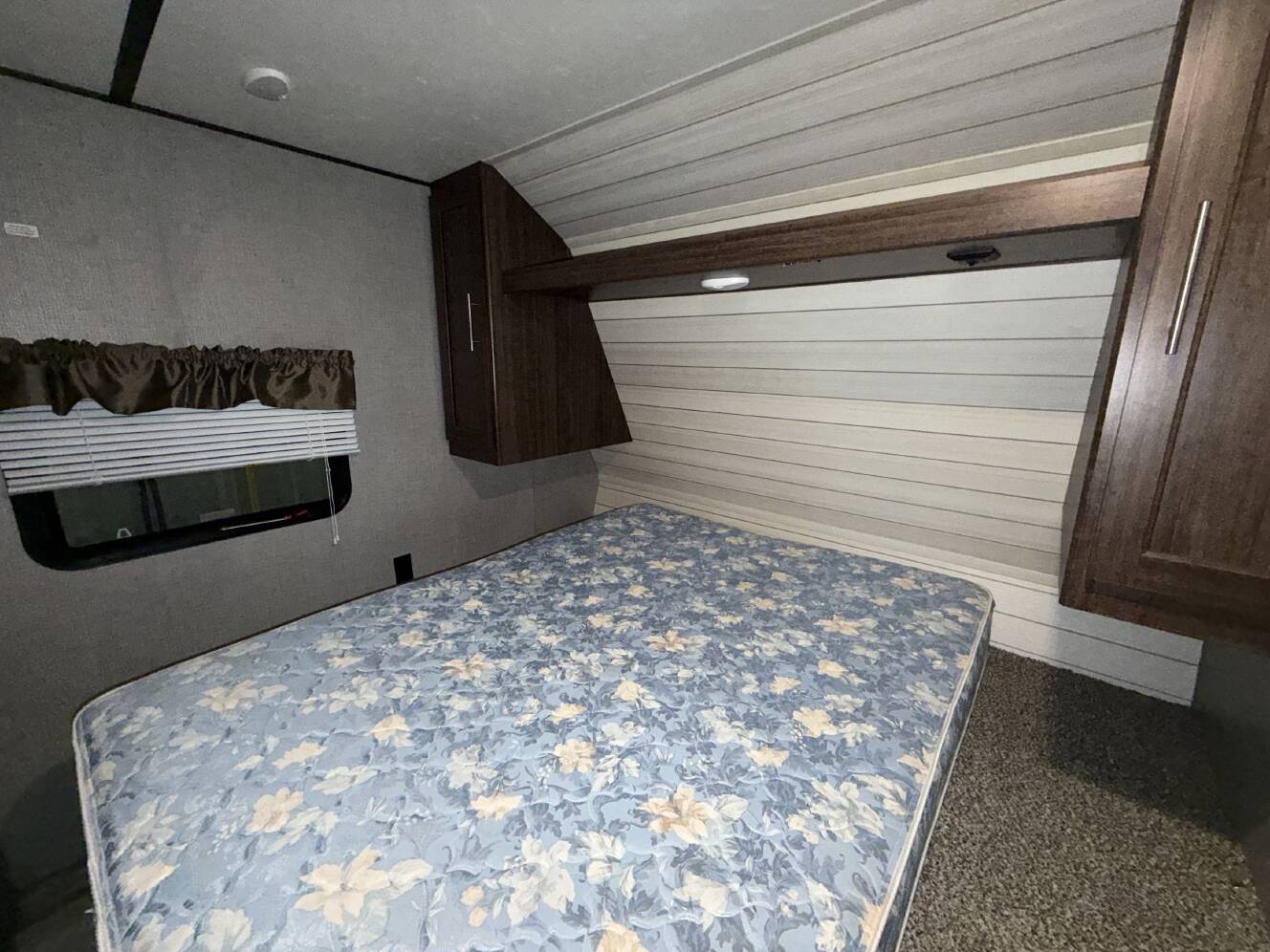 A photo of this 2019 Crossroads ZINGER 248RR